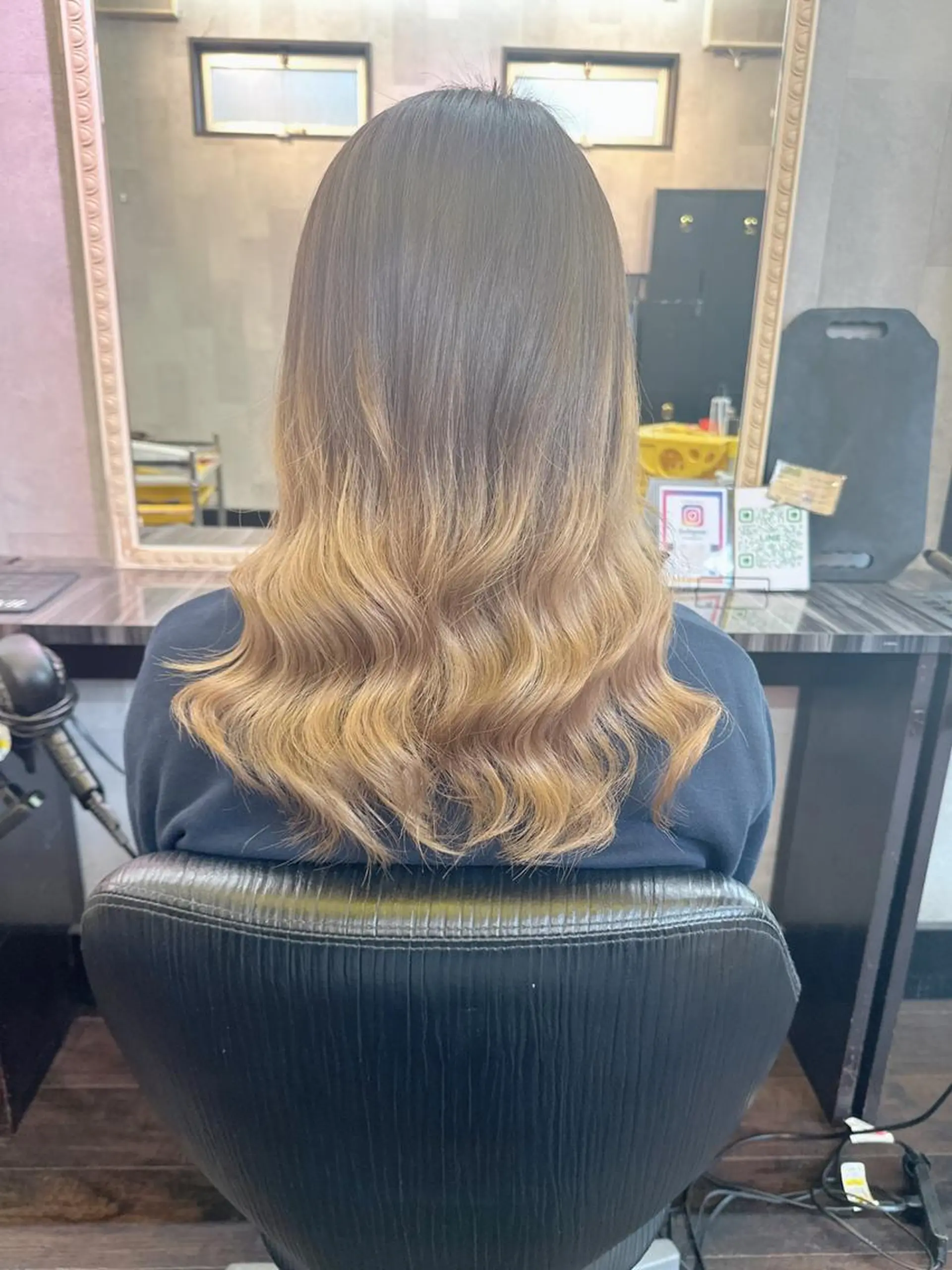 カラー ロング 紺野 愛美のヘアスタイル