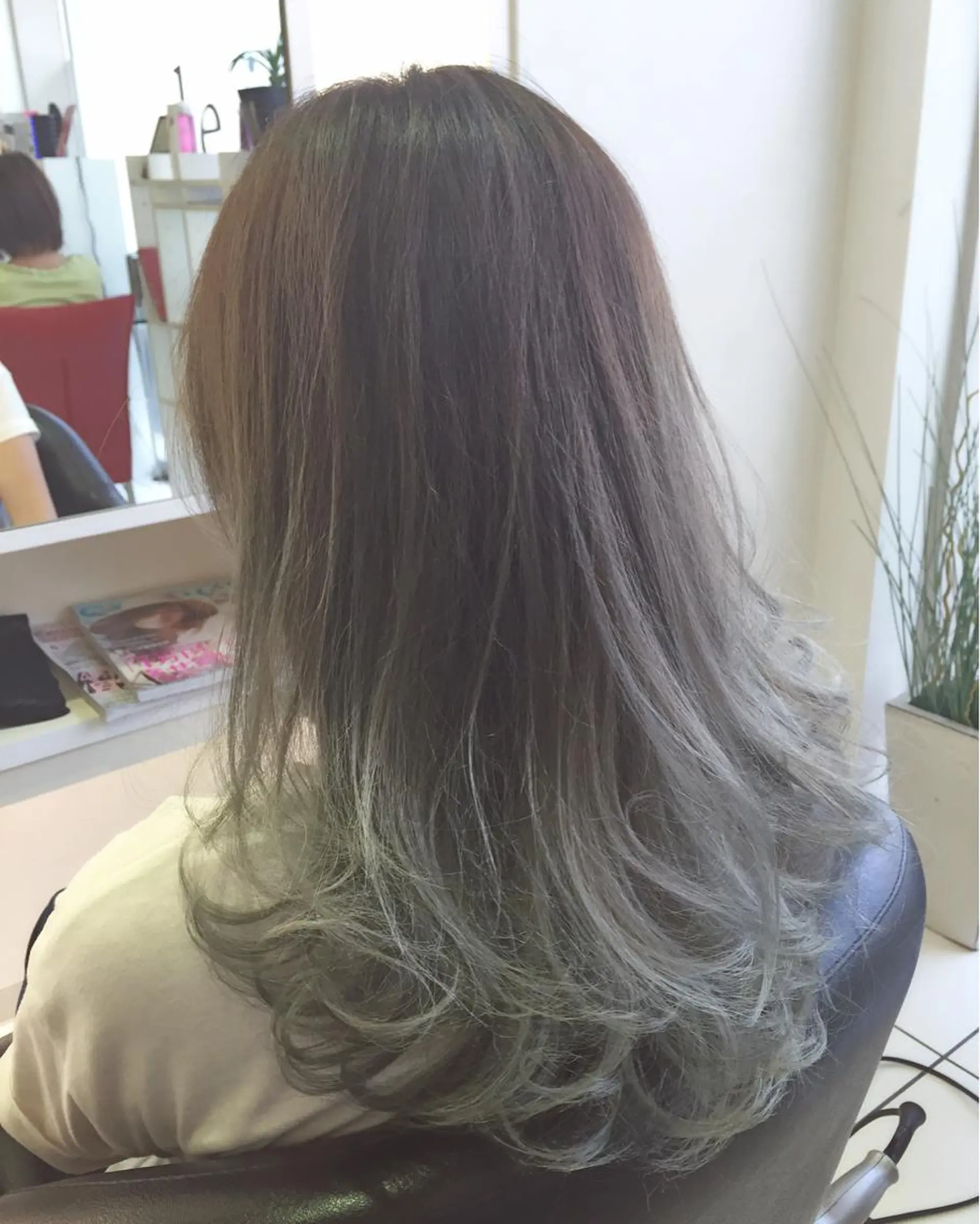 セミロング ロング カラー グラデーションカラー グレージュ シルバー シルバーグレージュ 青木 茂樹⭐️ 透明感カラーのヘアスタイル