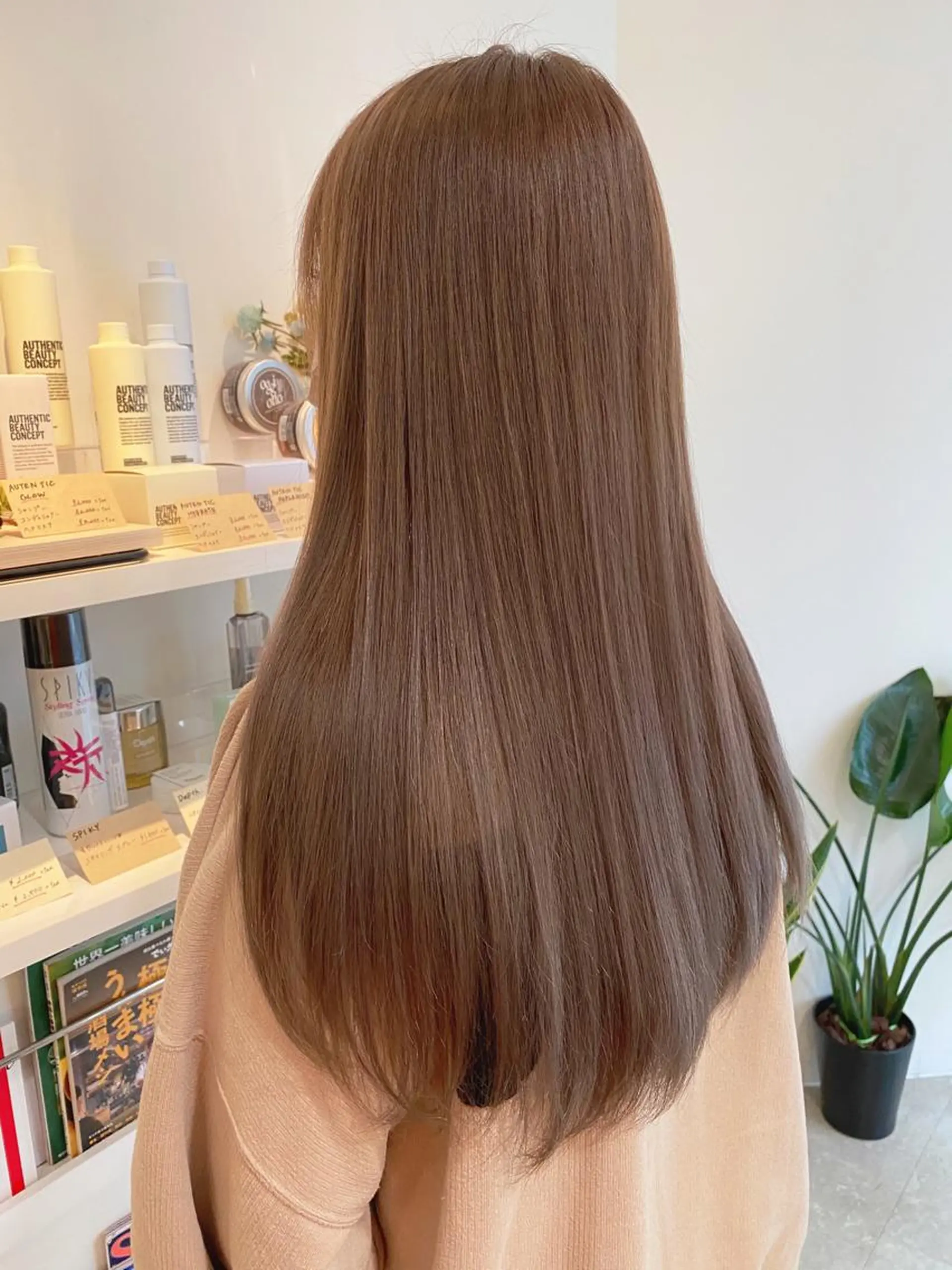 ロング ヘアカラー Rina  のヘアスタイル