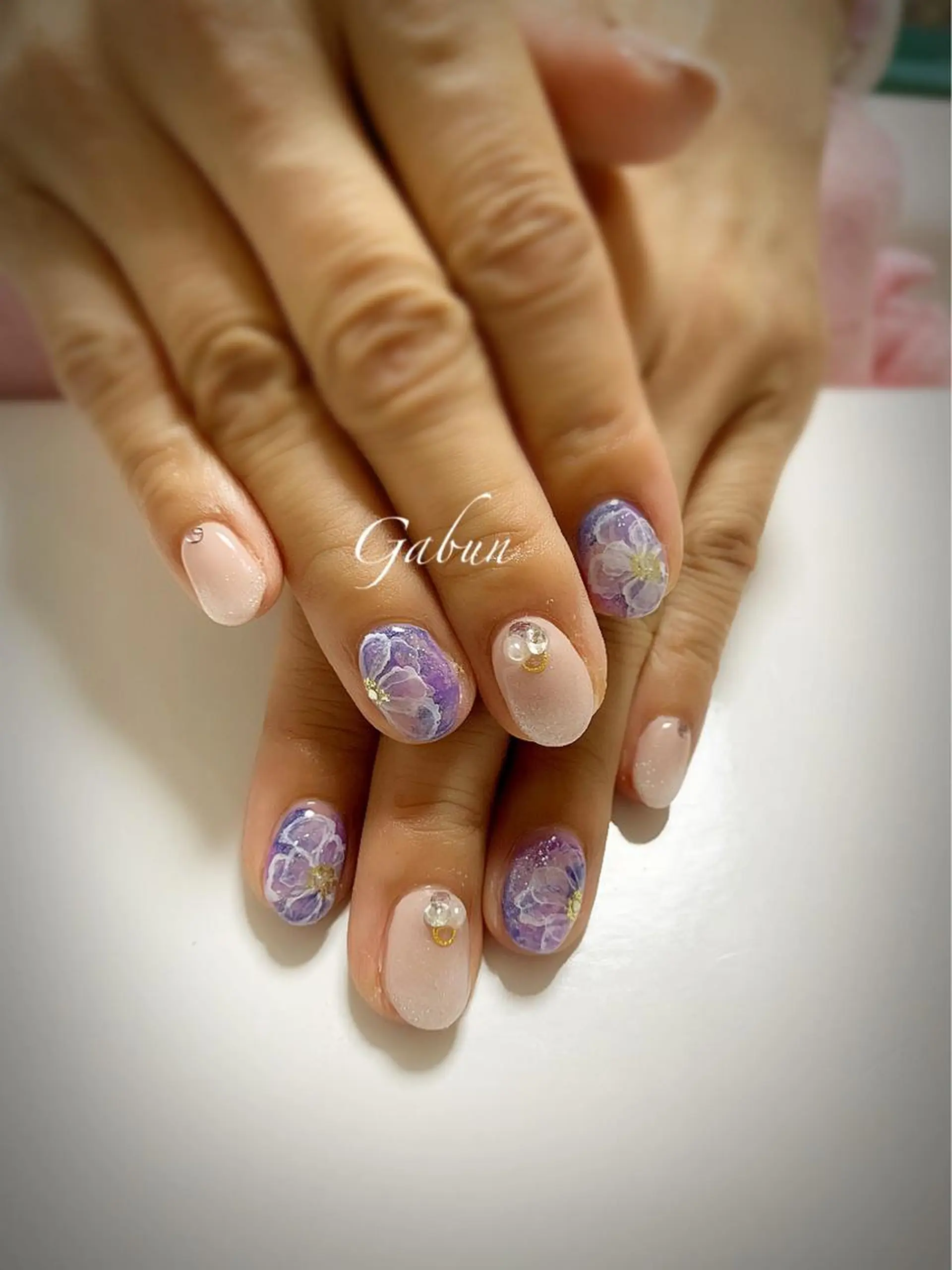 ミディアム LOTUS ネイルサロンのネイルデザイン