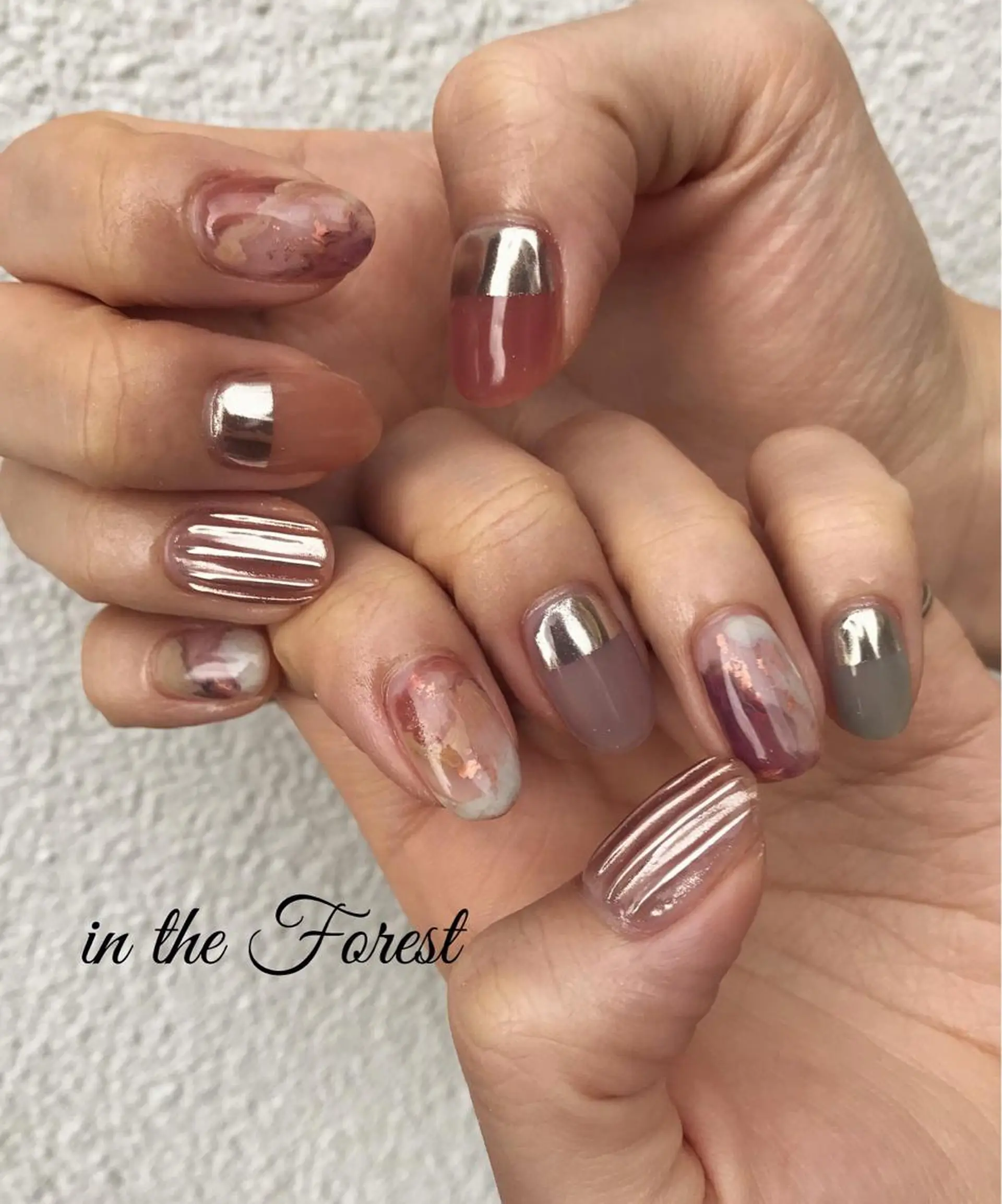 ネイル アートネイル ミラーネイル ニュアンスネイル ショートネイル ネイルチップ in the Forest所属・コガ アオイのネイルデザイン