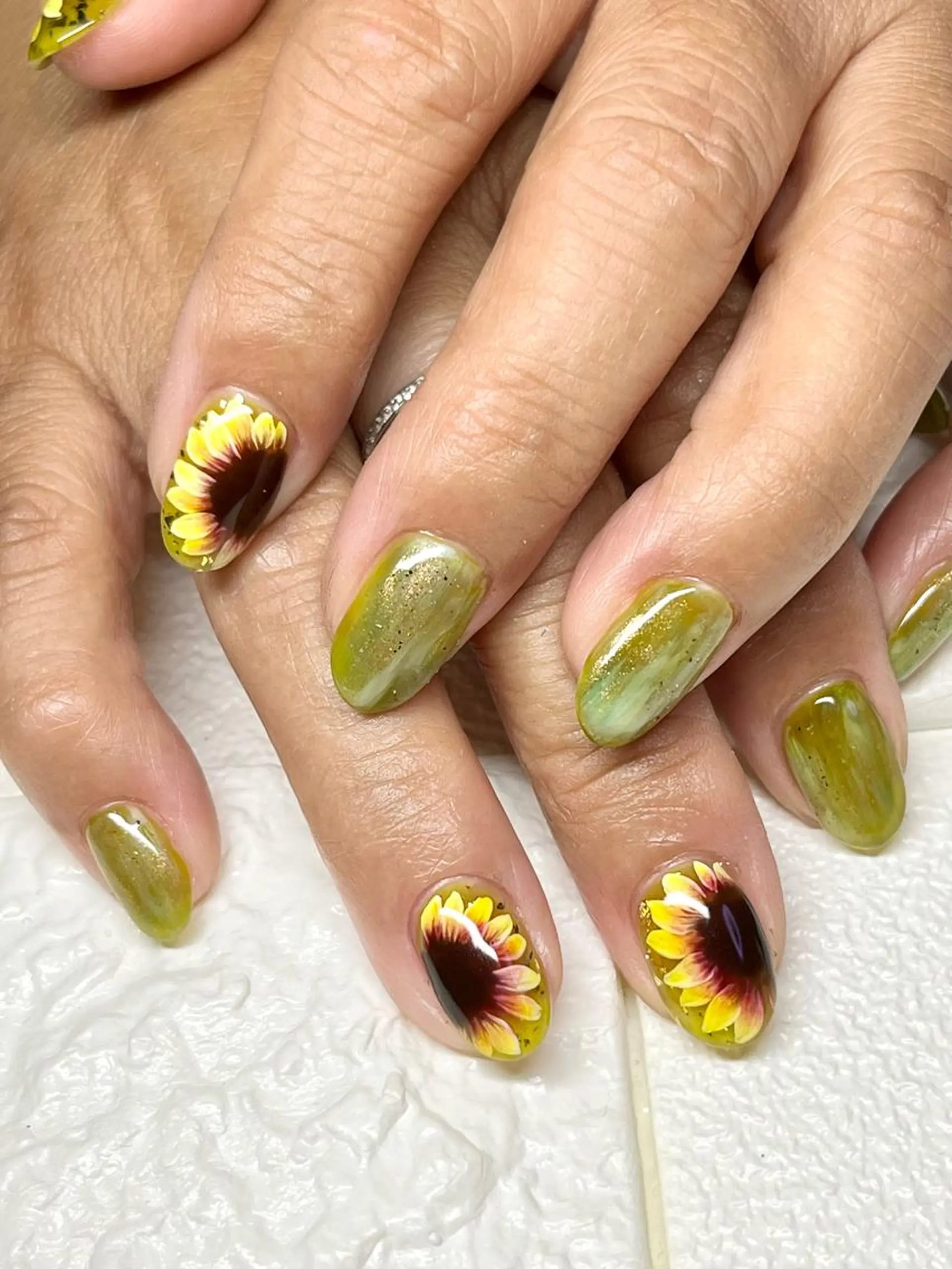 ミディアム ネイル キラキラネイル ニュアンスネイル ハンドネイル まり りぃ〜んのネイルデザイン