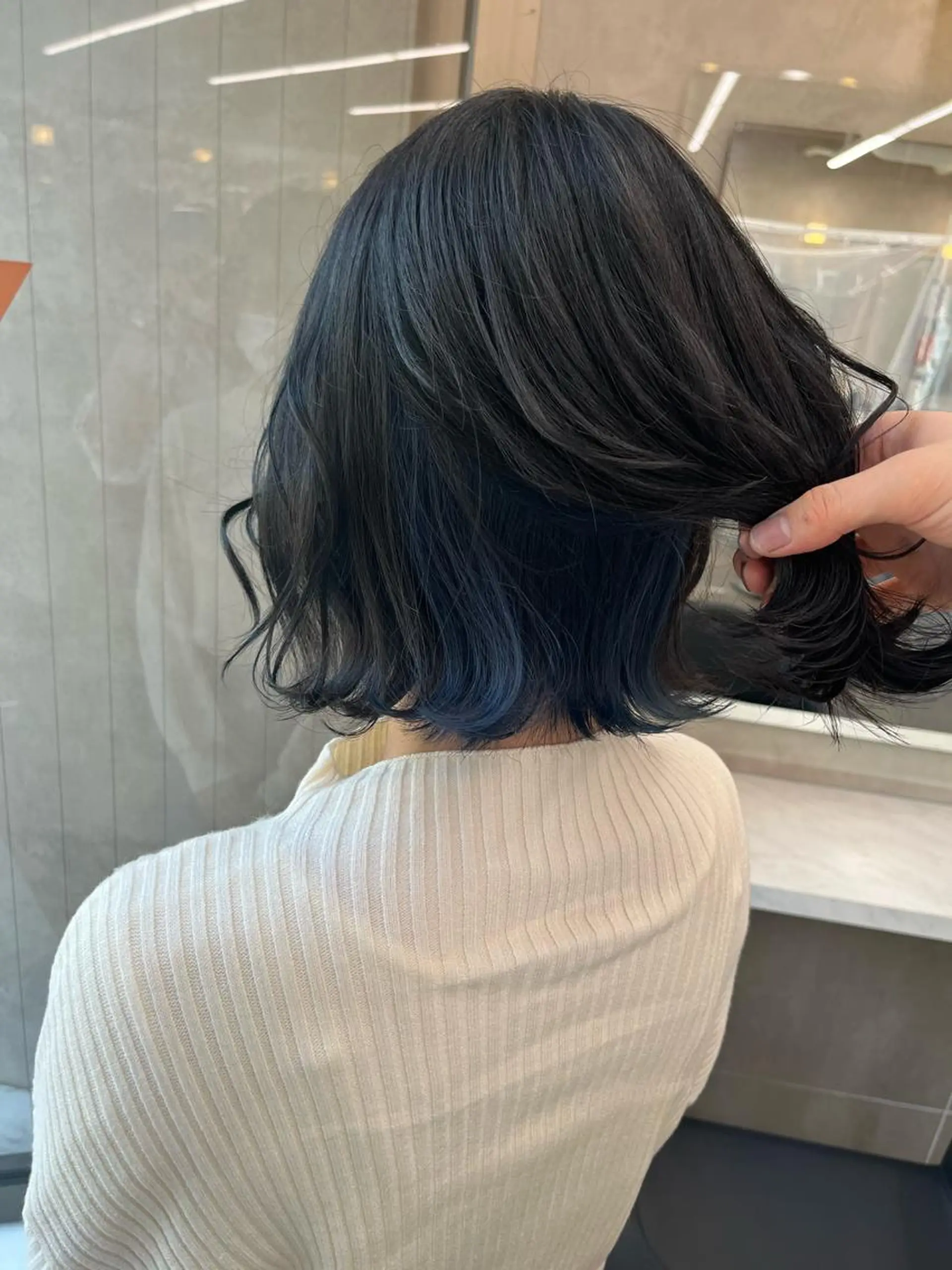 ショート 寒色＆ブリーチ特化 寒色MiOのヘアスタイル