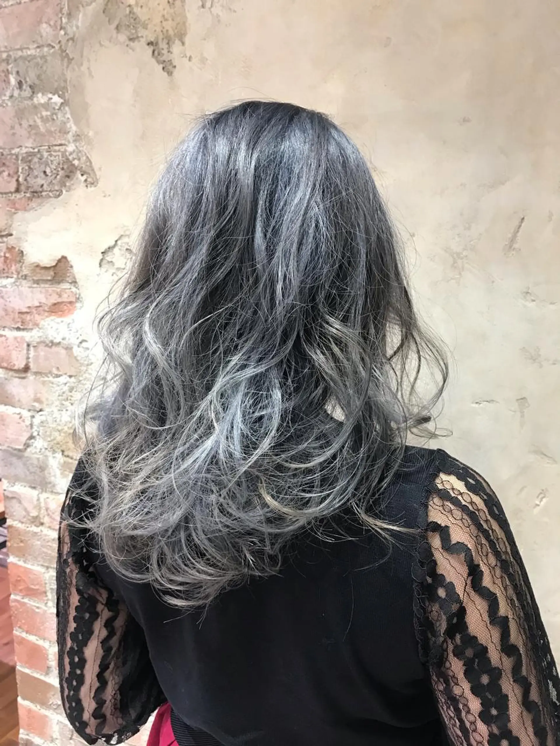 セミロング カラー ブリーチ トリートメント 山菅 光明のヘアスタイル