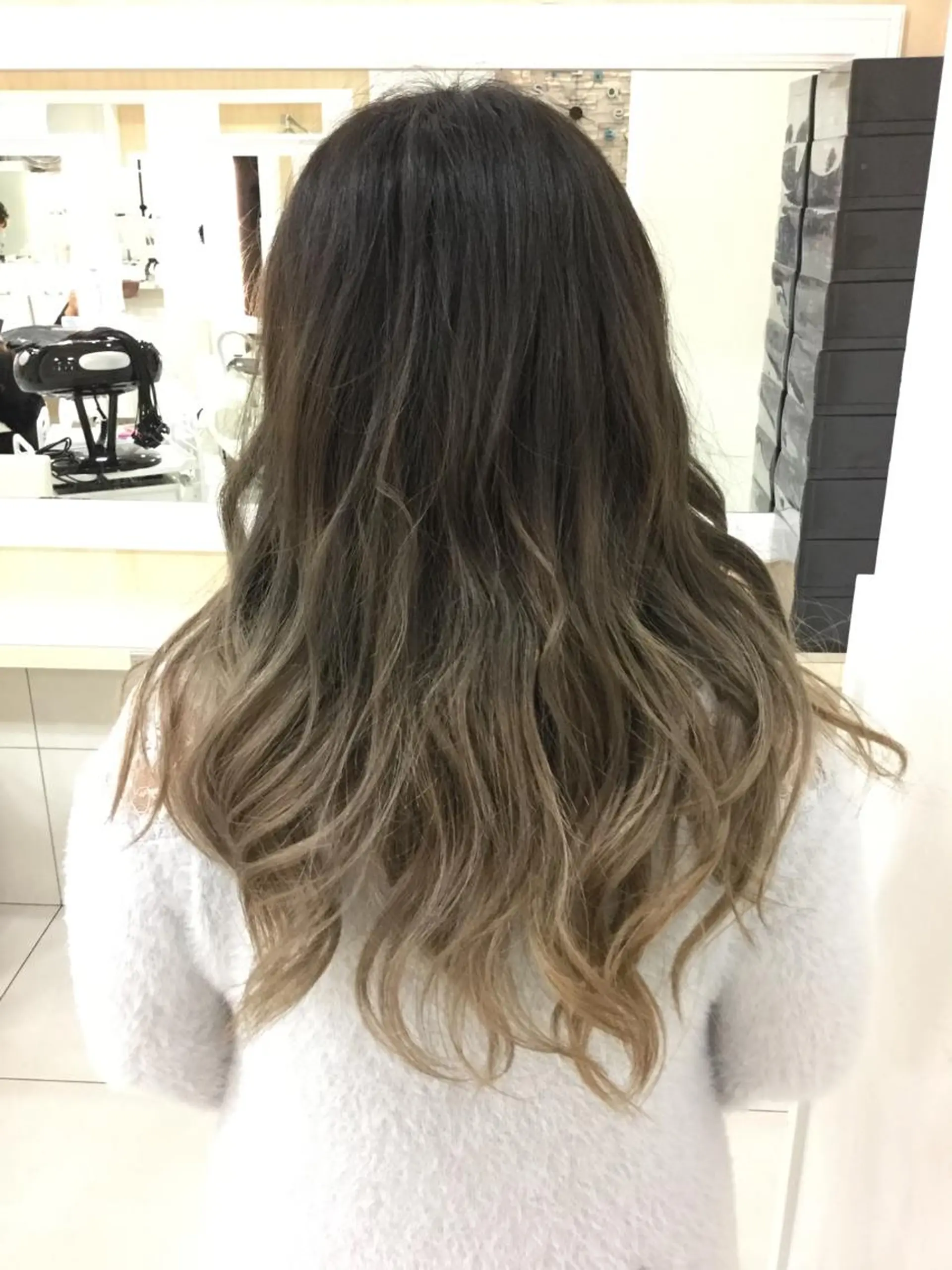 ロング カラー ブリーチ ハイライトカラー ハイライト Ash 山田 勇太のヘアスタイル