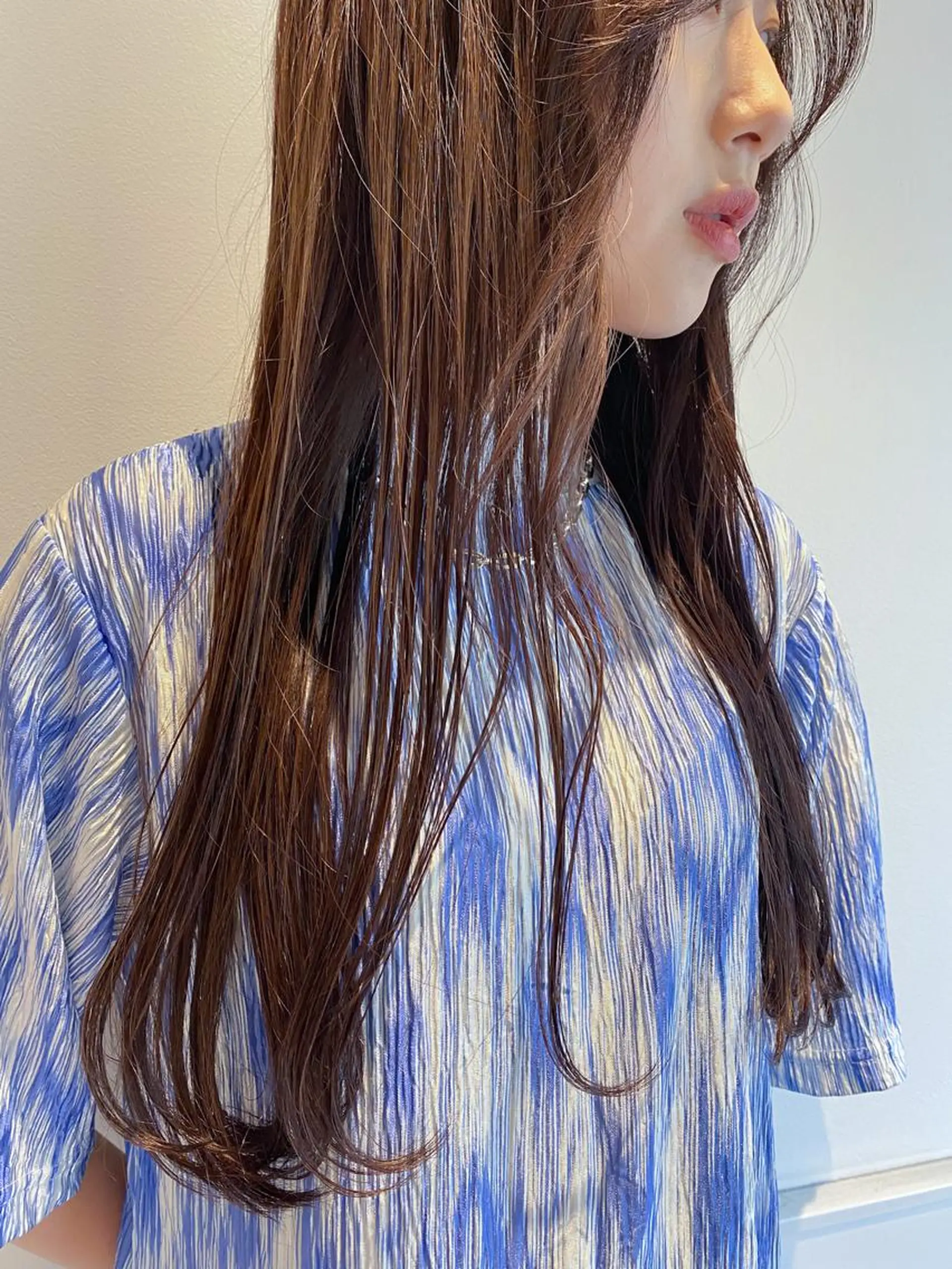 ロング saya🌿レイヤー カット/透明感カラーのヘアスタイル