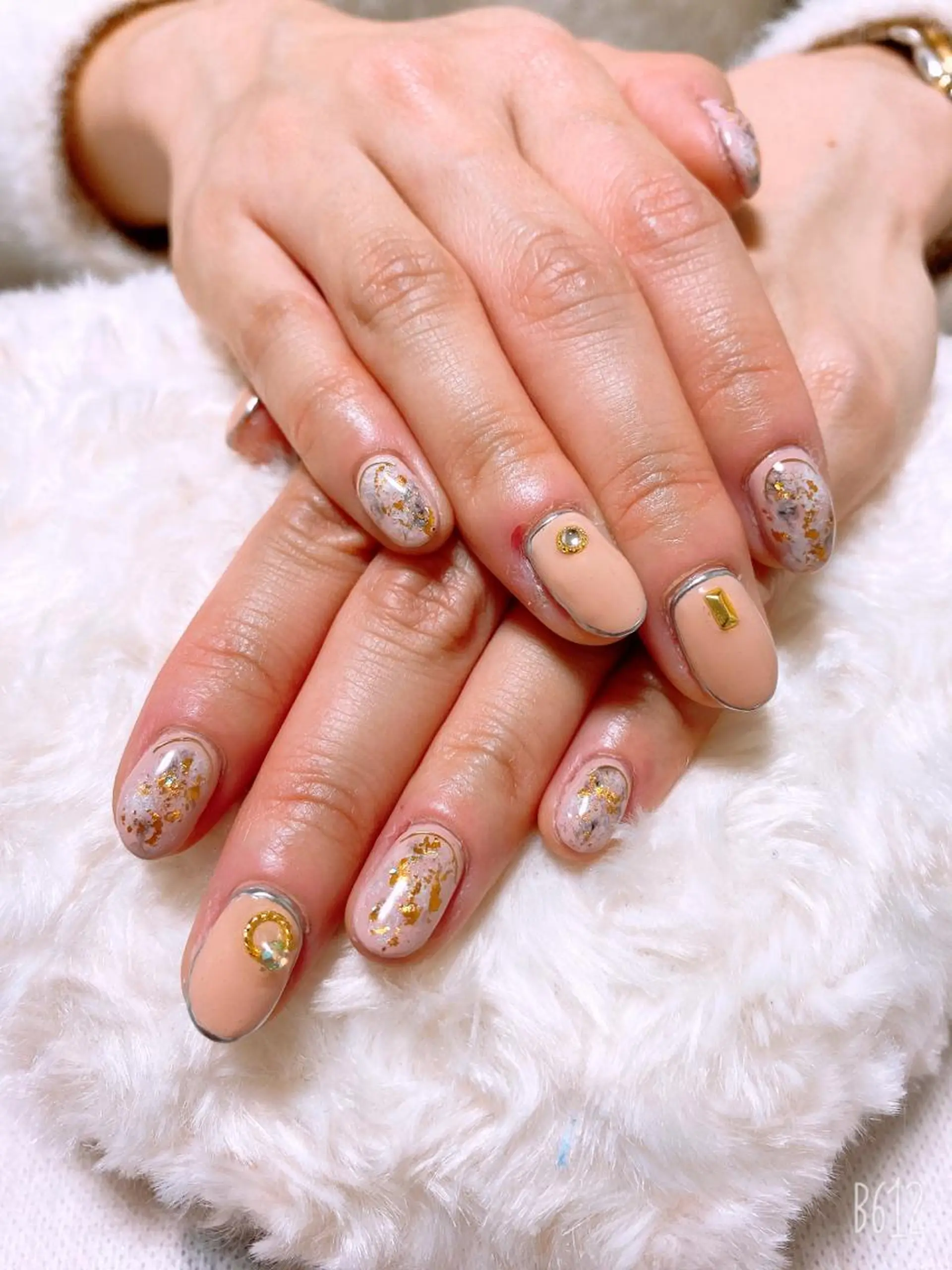 ネイル The Best Beauty受付担当のヘアスタイル