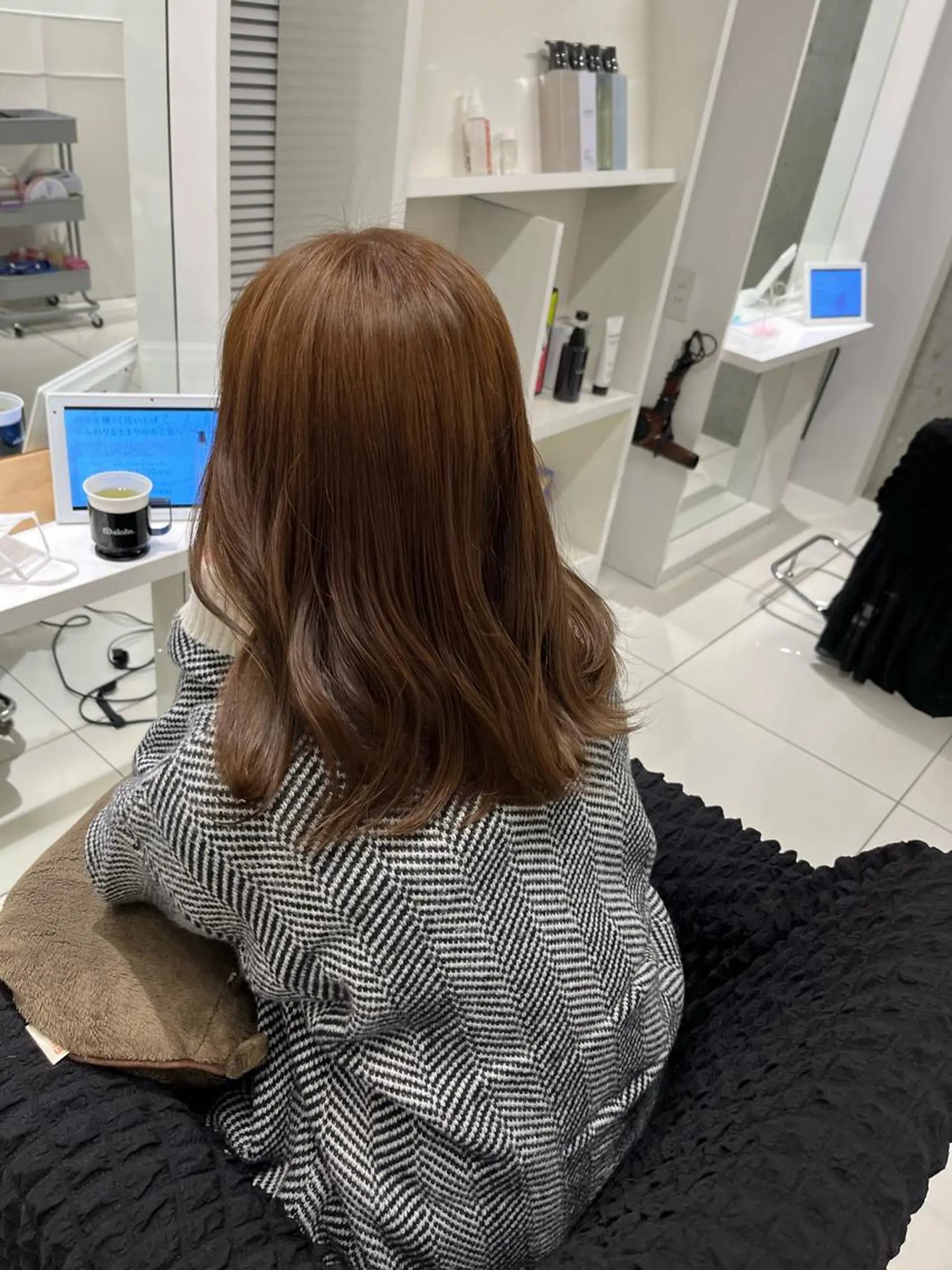 ミディアム カラー ブリーチ ブラウンカラー ブリーチなしカラー りおな/エクステ /ミルクティーカラーのヘアスタイル