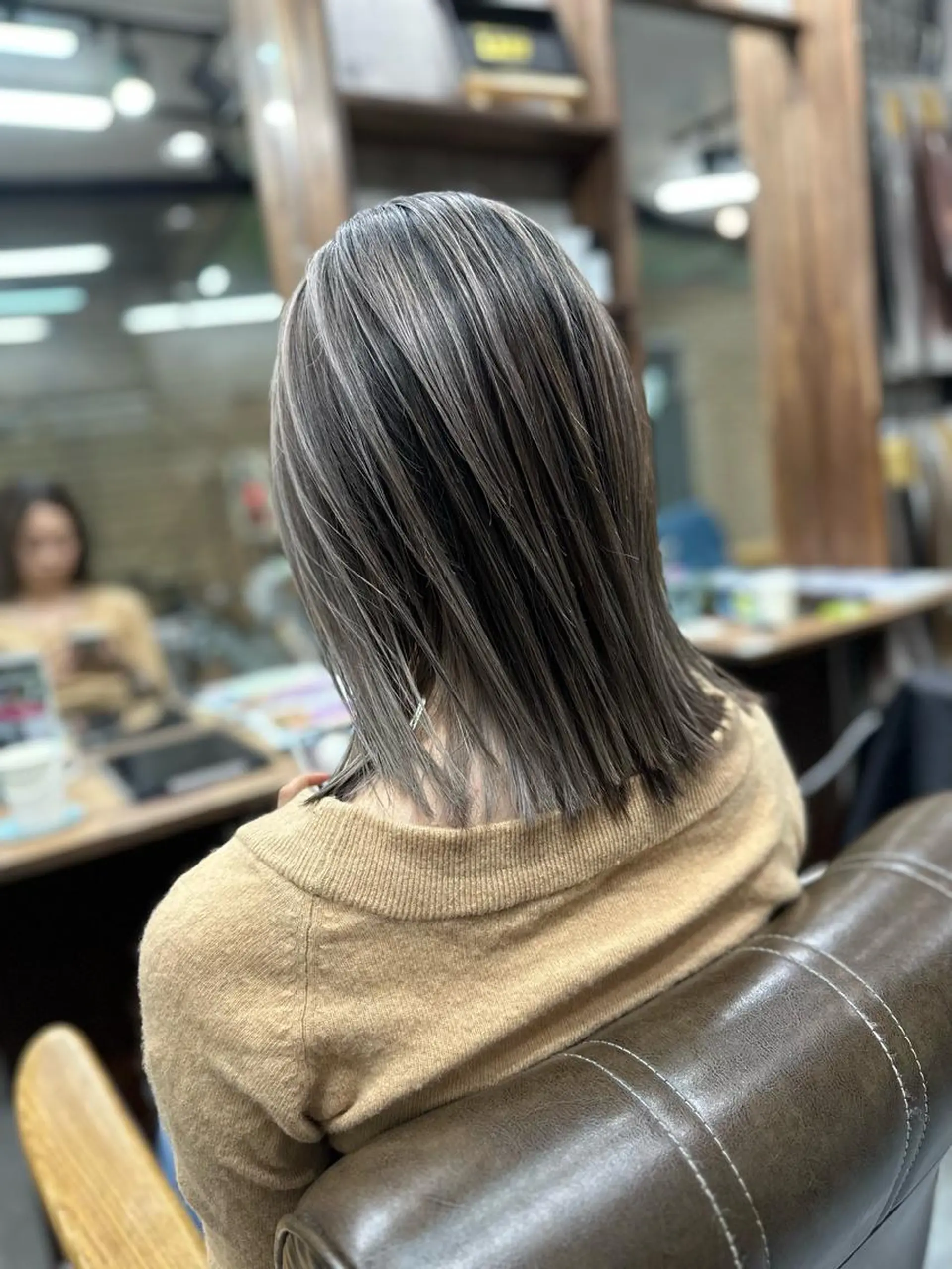 ミディアム カラー バレイヤージュ レイヤーカット カット ヘアカラー トリートメント ヘアセット 難波ブリーチカラー 伊藤洋輝のヘアスタイル