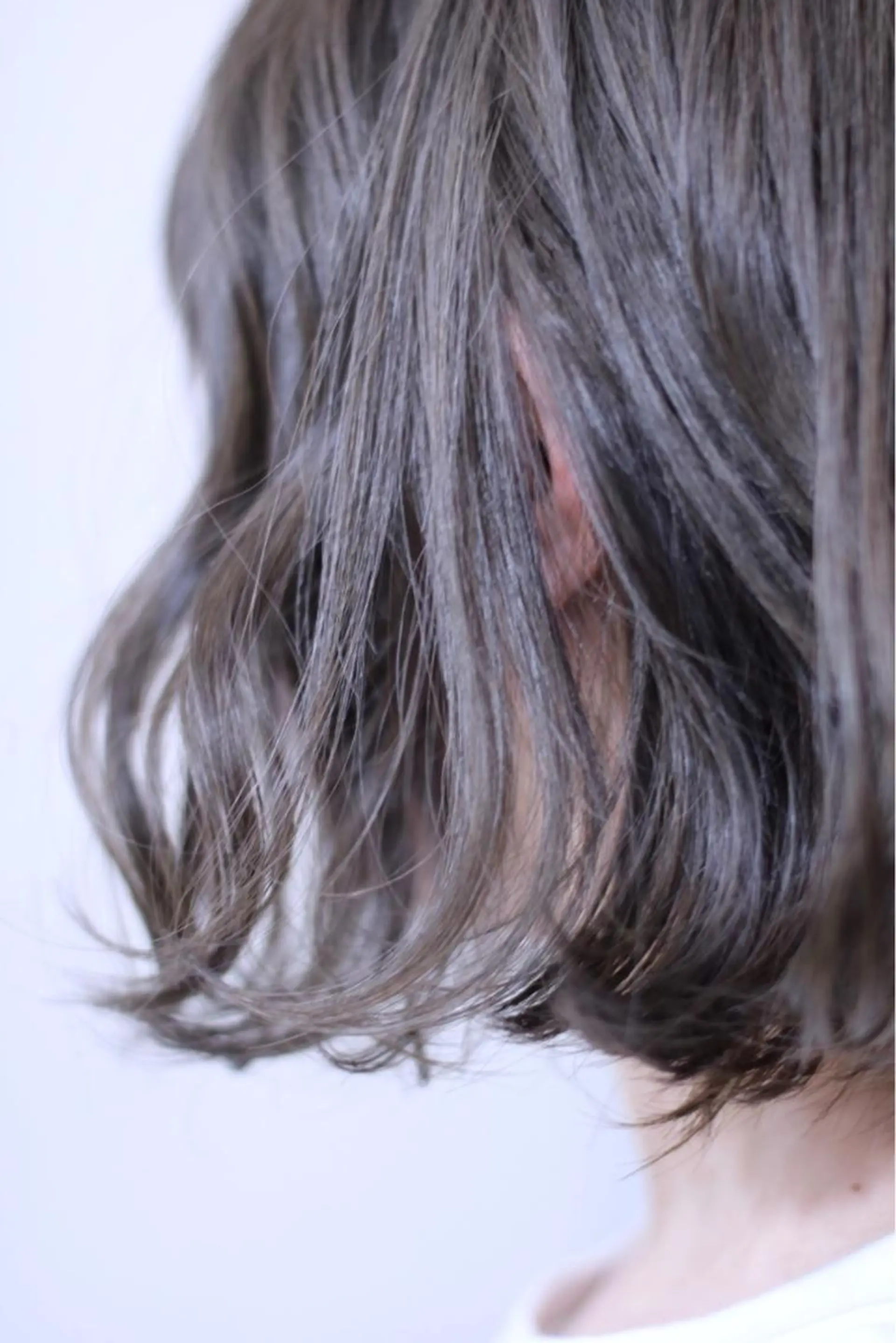 ミディアム カラー グレージュ シアーグレージュ 白土 さくらのヘアスタイル