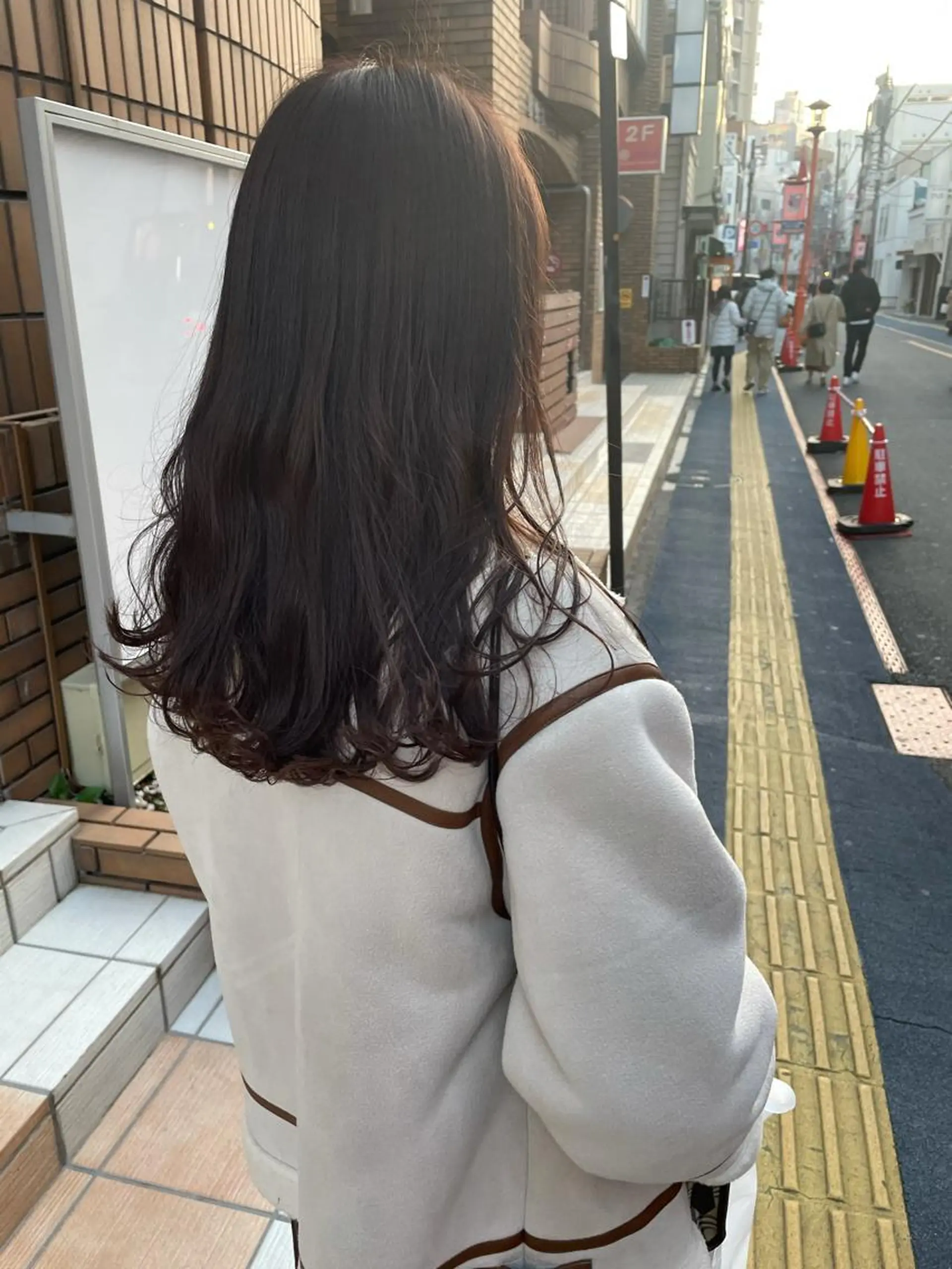 セミロング カラー カット ヘアカラー トリートメント MIOベージュカラー 柔らかいカラーのヘアスタイル