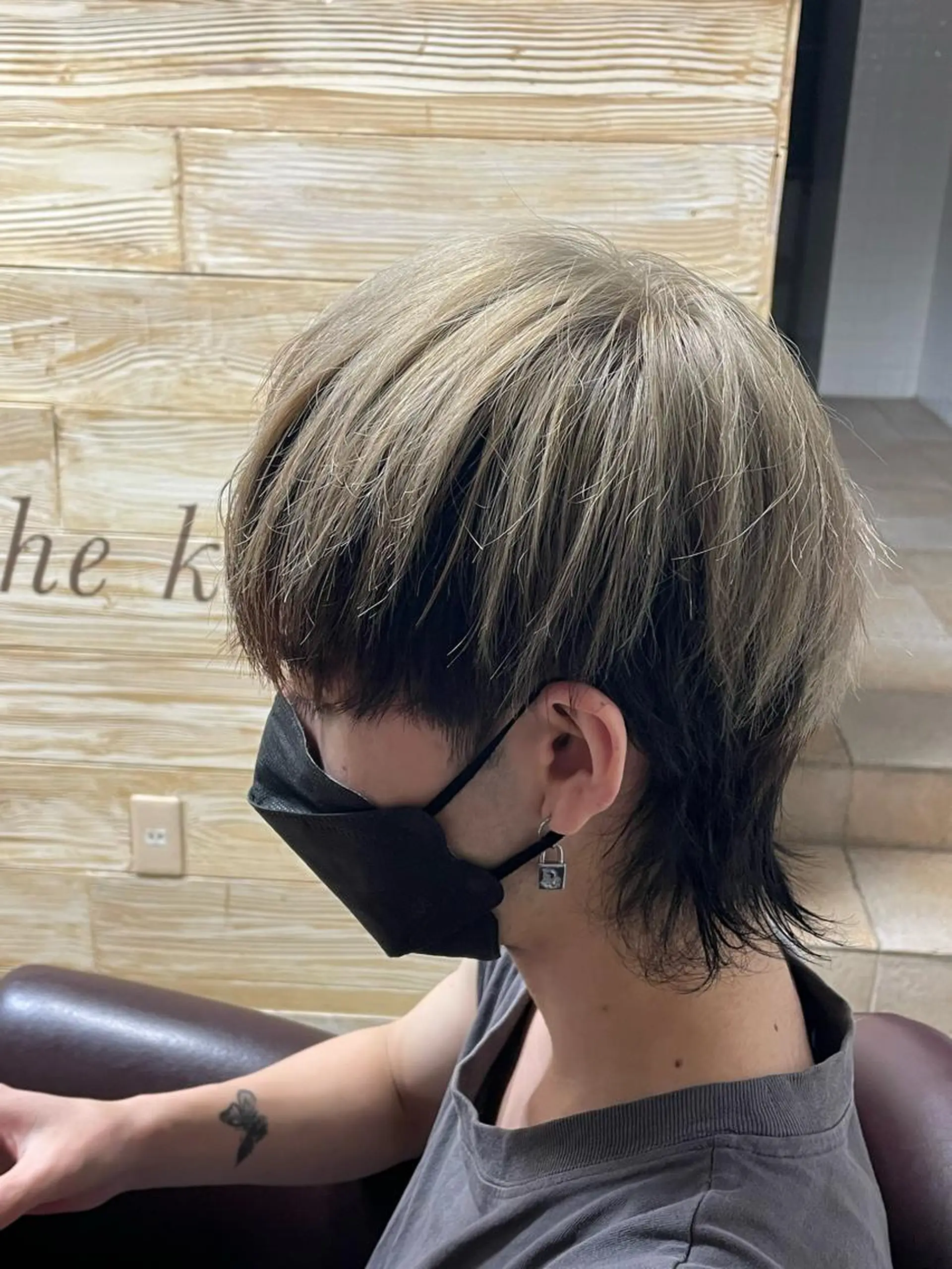 カラー メンズ マッシュウルフ マッシュ メンズウルフカット ベージュカラー ホワイトベージュ 榎戸 怜真のヘアスタイル