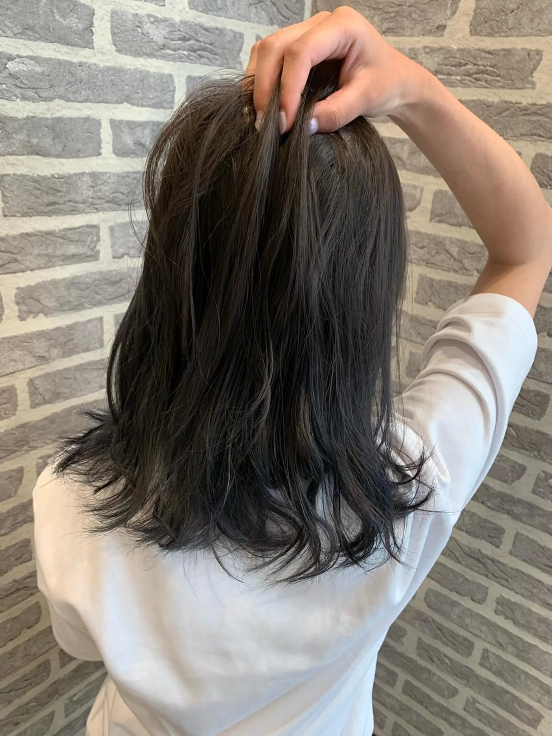 ミディアム カラー ブリーチ ブルーカラー ブルーバイオレット バイオレットカラー Earth岩槻店 YAGIのヘアスタイル