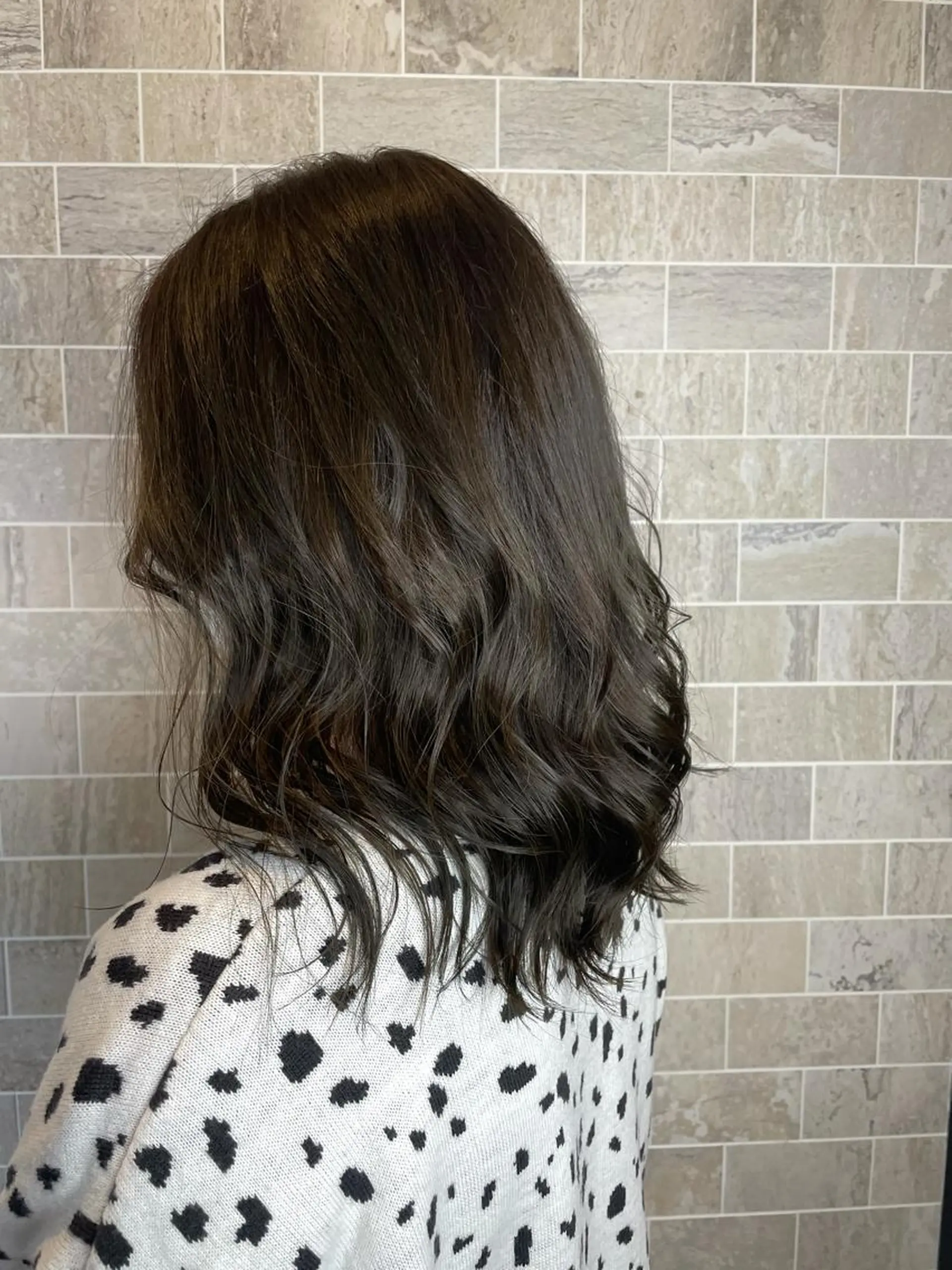 ミディアム 栗林 茉那のヘアスタイル