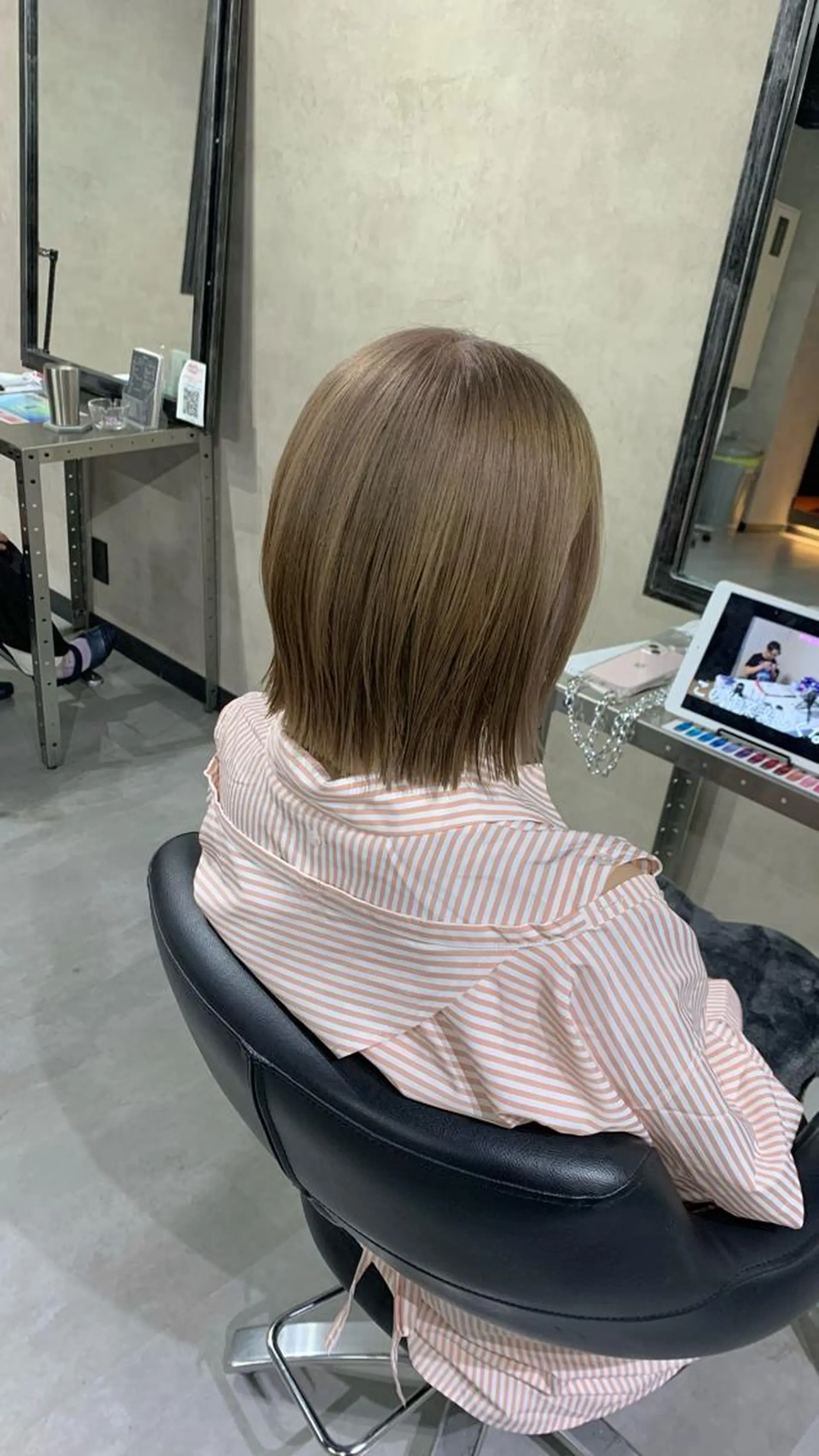 ショート カラー 切りっぱなしボブ ベージュカラー ミルクティーベージュ ボブ KISS SWAN所属・B E C H I C O〔べち子〕のヘアスタイル