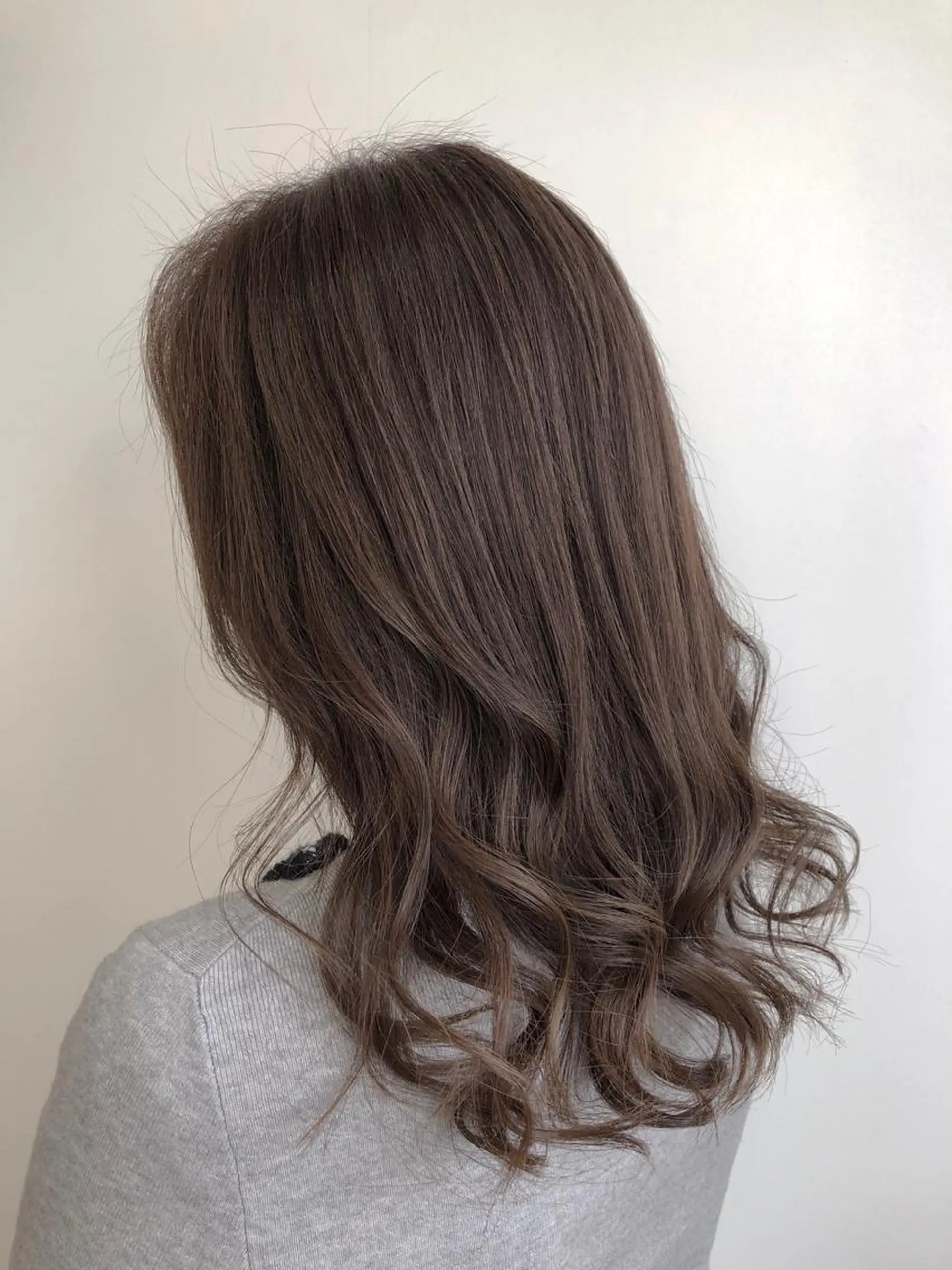 セミロング カラー アッシュ eclair.髪質改善&トリートメント所属・【艶髪、透明感】西村 有司のヘアスタイル