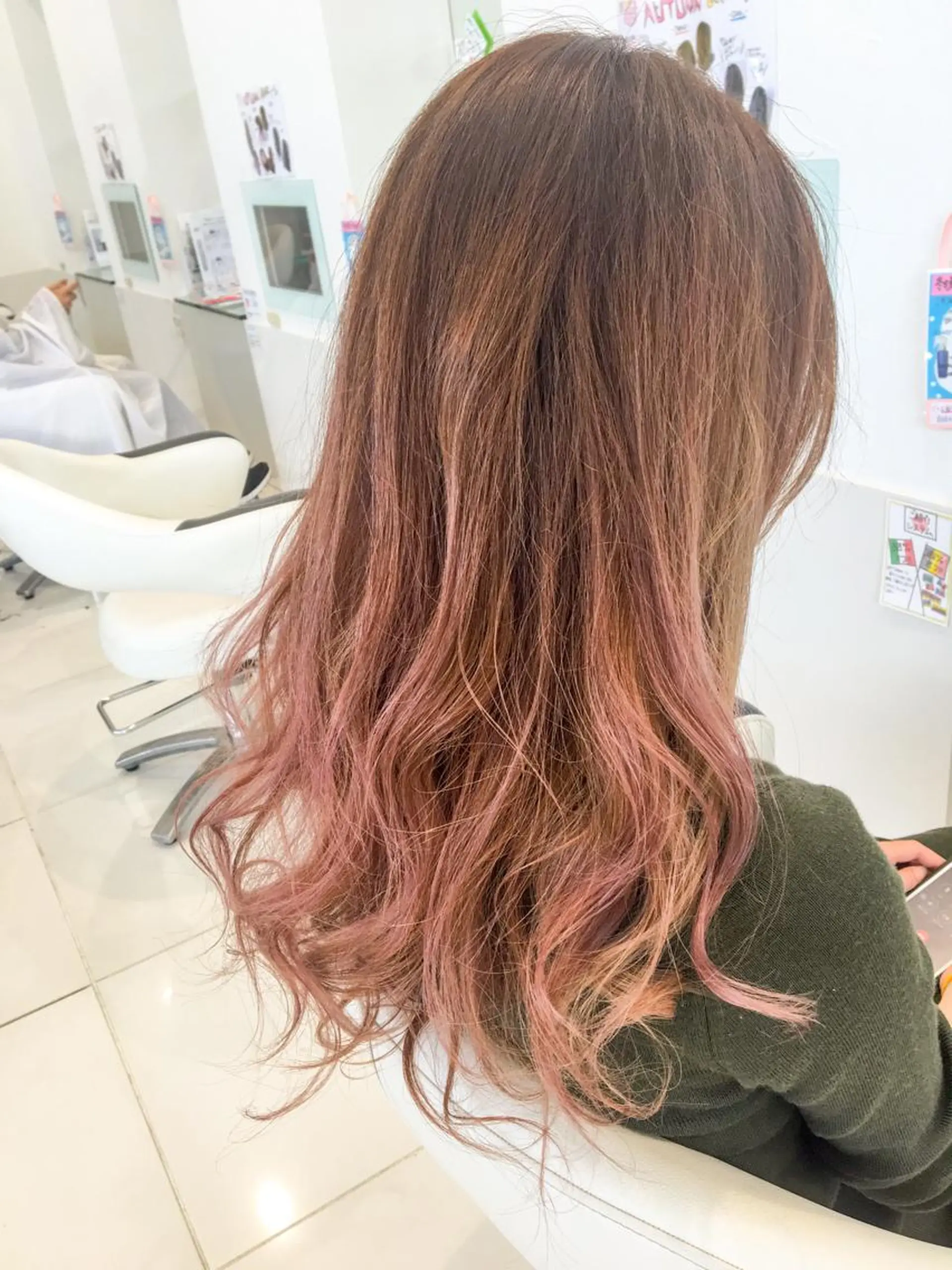 カラー MERu所属・MERu/高橋裕之 /レイヤー/艶カラーのヘアスタイル