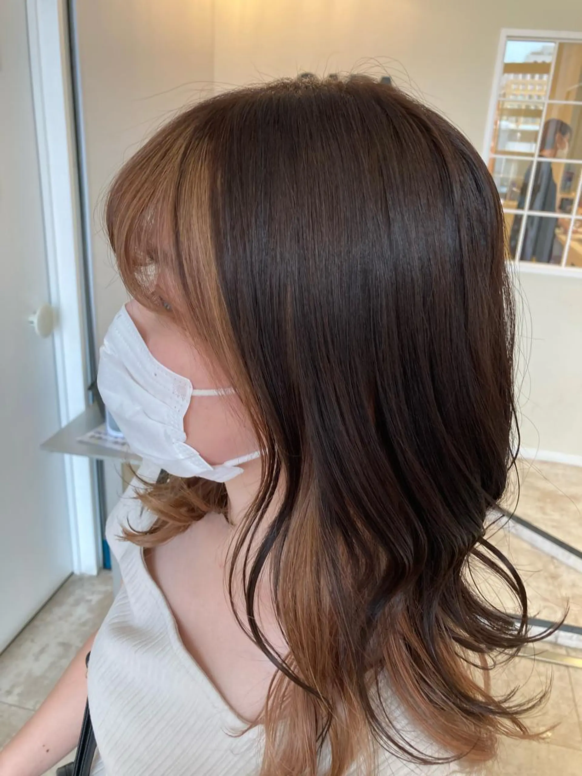 セミロング カラー ベージュカラー インナーカラー ヘアカラー 岩崎 裕司のヘアスタイル