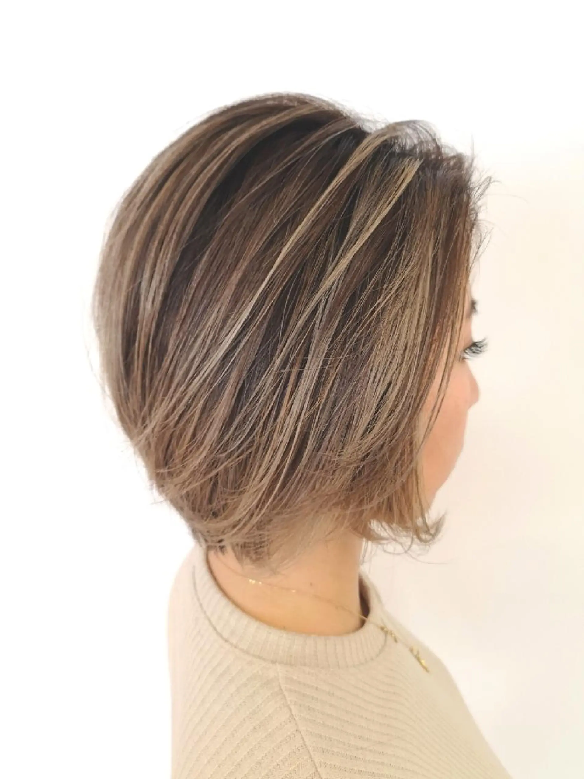 ミディアム カラー ミルクティーラテ Afinar　 tomoのヘアスタイル