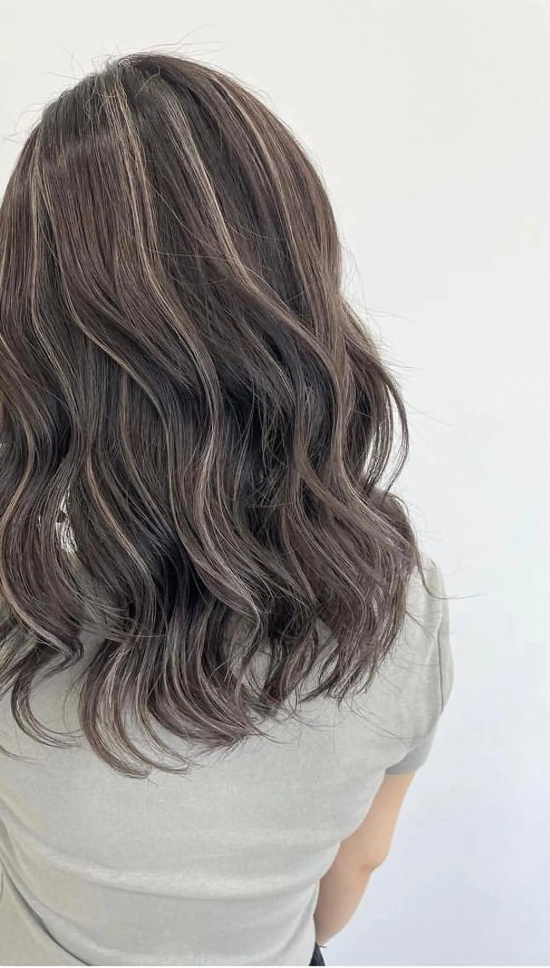 ミディアム カラー ハイライトカラー ハイライト NOEL所属・フェイシャルエステ Utaiのエステ・リラクイメージ