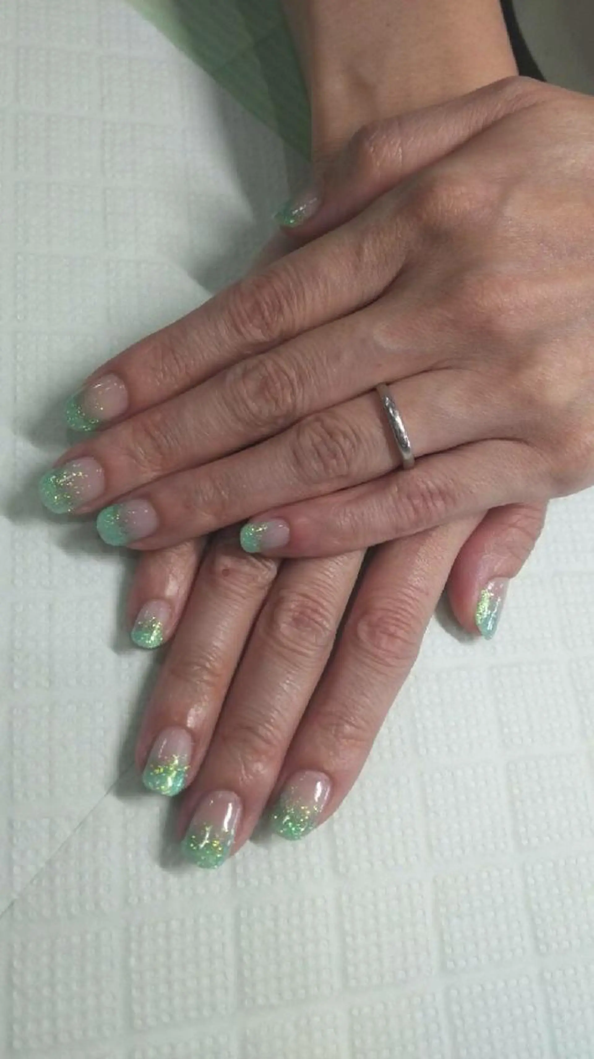 ネイル グリーン ラ・クレア所属・井川 佳奈のネイルデザイン