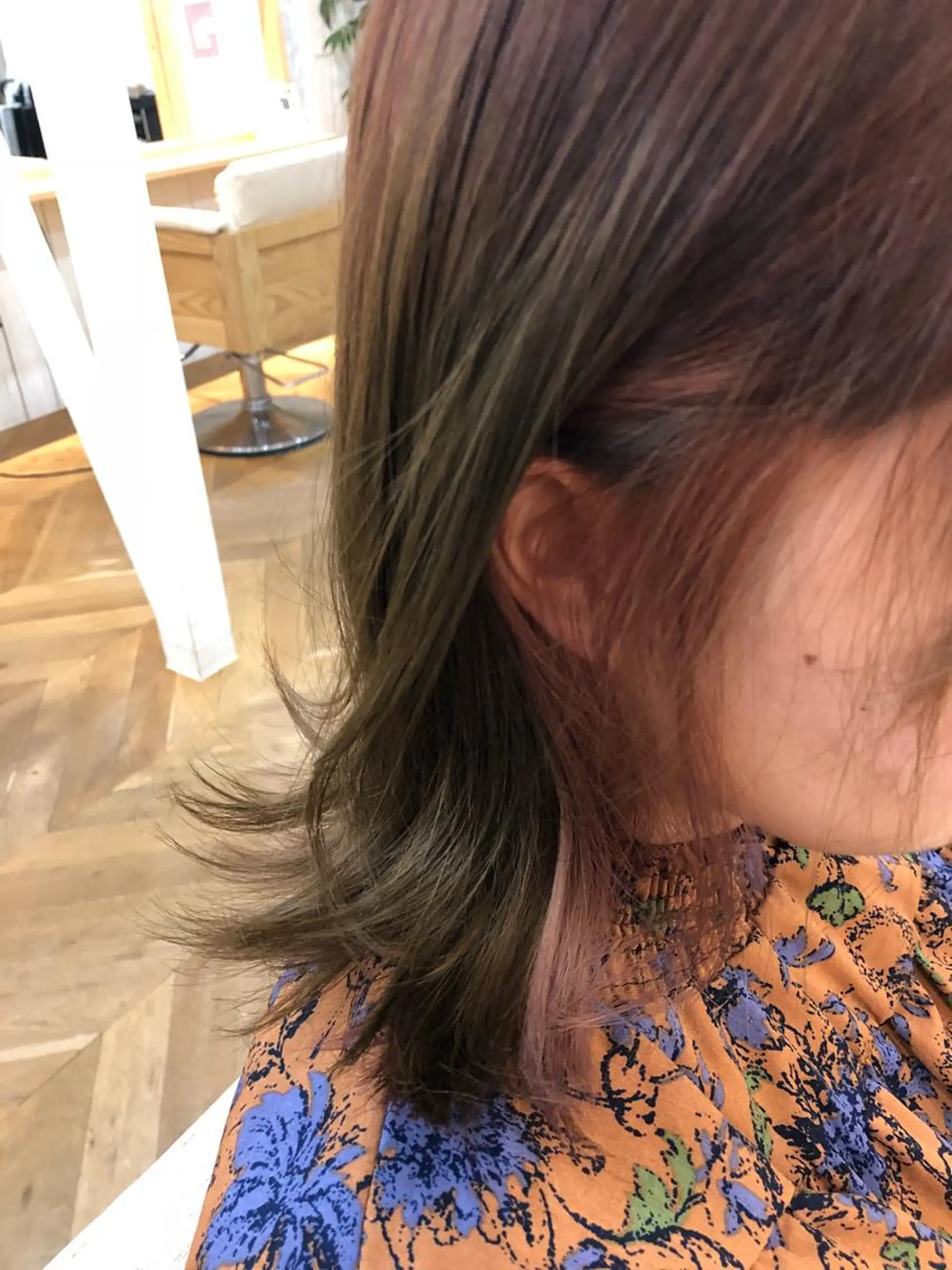 セミロング カラー DEE okazakiのヘアスタイル