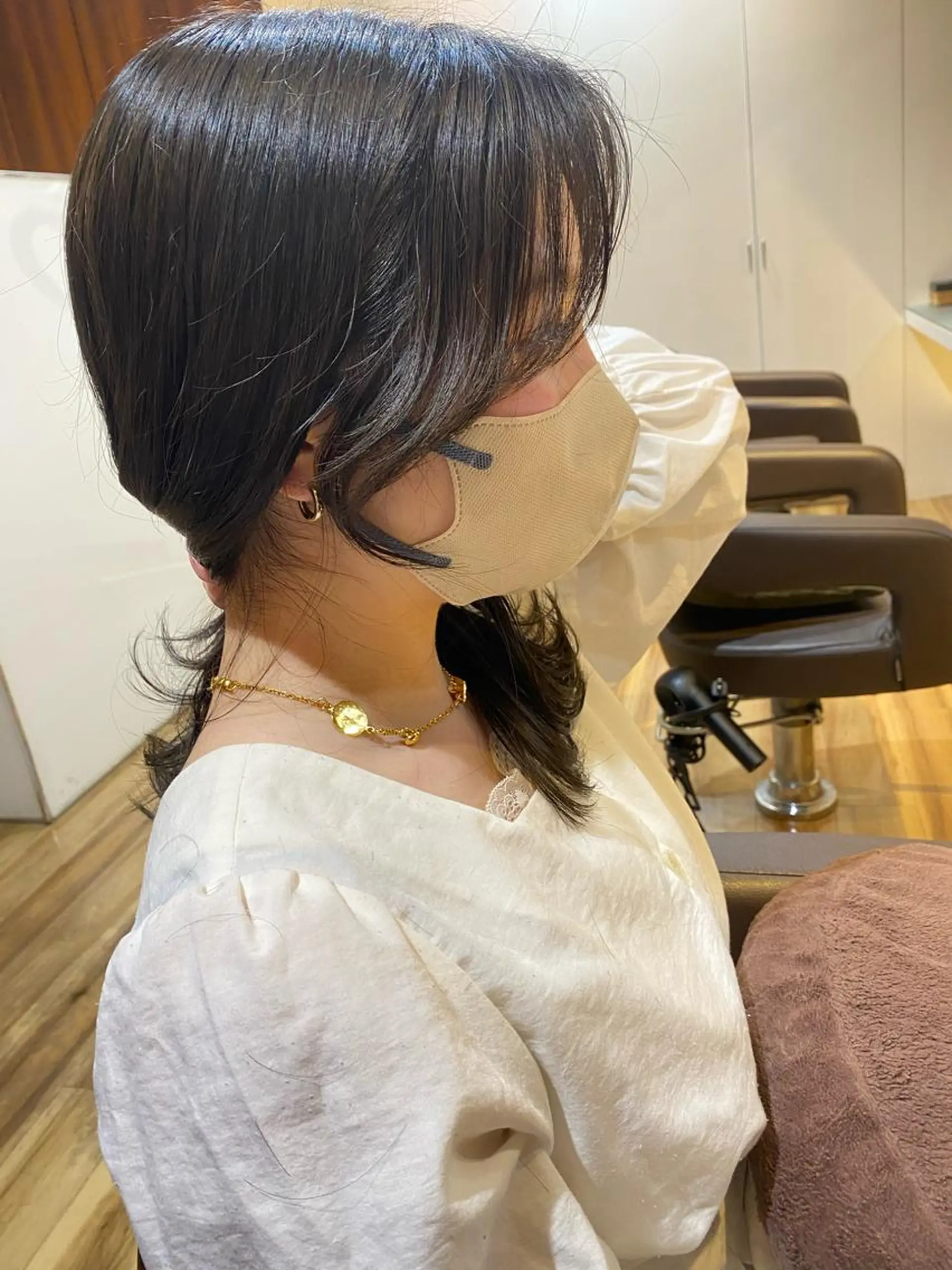 ミディアム カラー オリーブカラー カット ヘアカラー トリートメント レイヤーカット /透明感/千葉怜寿のヘアスタイル