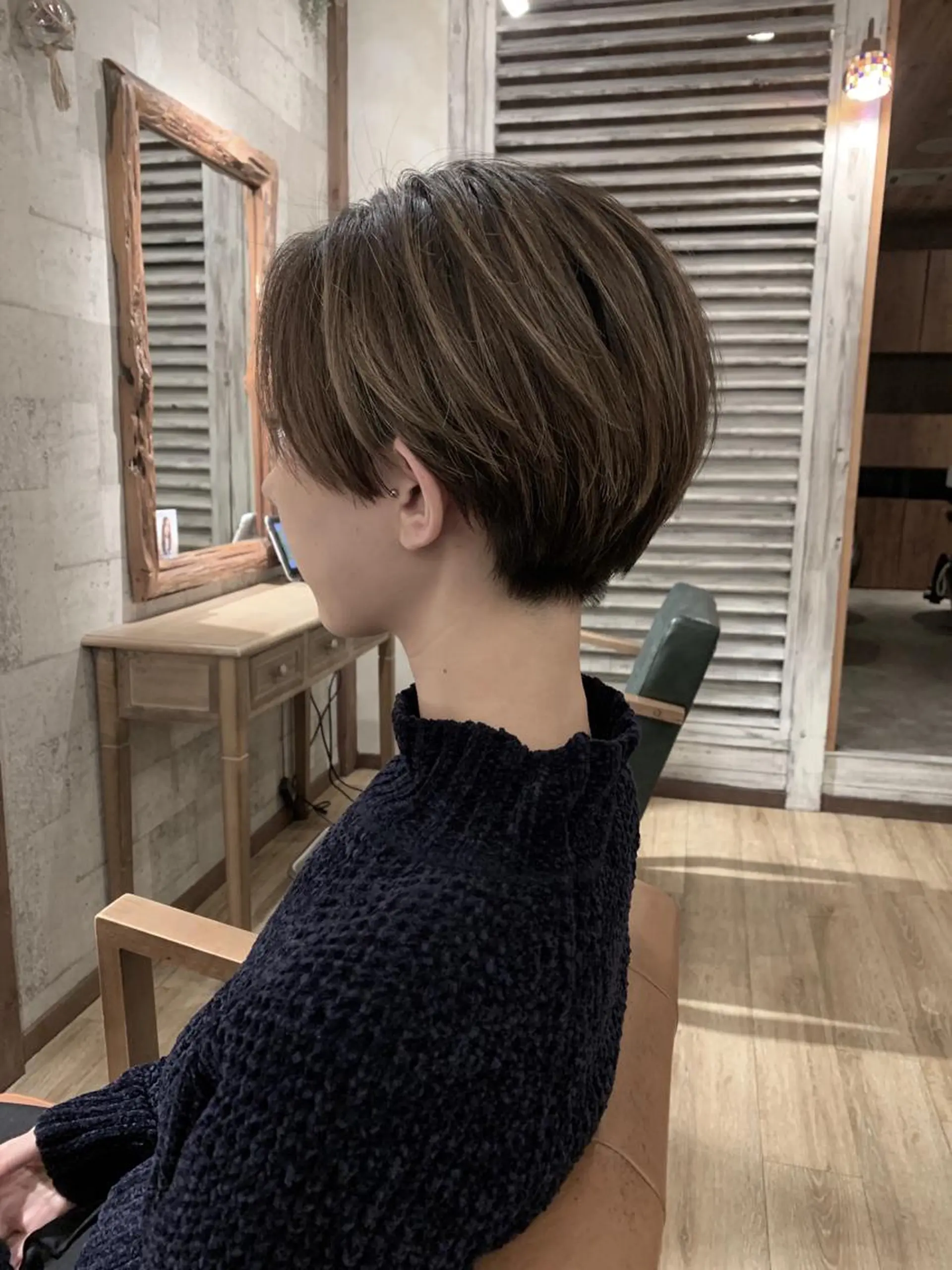 ショート カラー ベージュカラー ハイライトカラー 外国人風カラー ハイライト ショートヘア カット ヘアカラー SALOWIN(サロウィン)広島並木通り所属・田村和範/似合わせ カラー/髪質改善のヘアスタイル