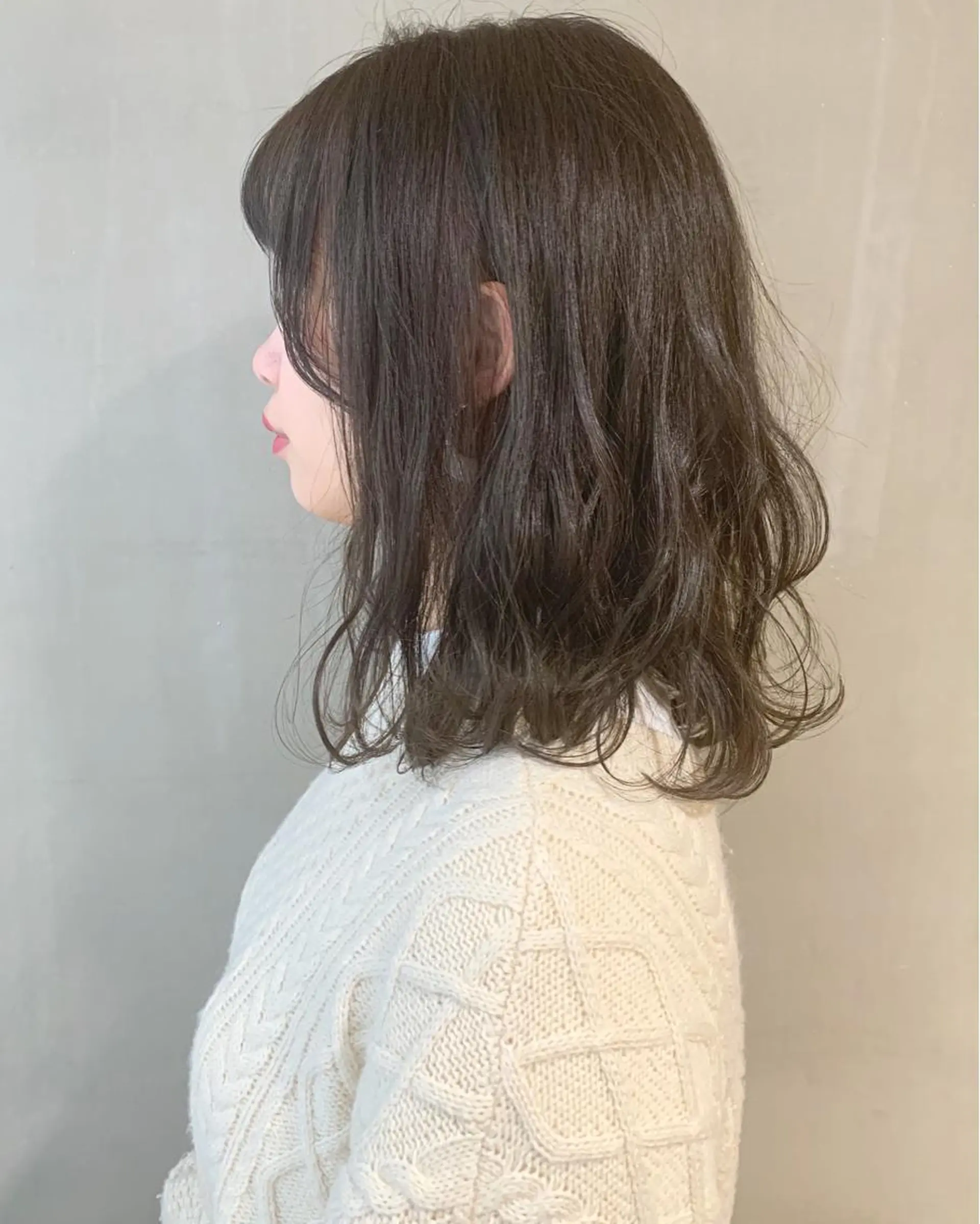 セミロング カラー アディクシーカラー ブリーチ グレージュ ブリーチなしカラー SALOWIN梅田茶屋町店所属・ウルフレイヤーカット /チヒロのヘアスタイル