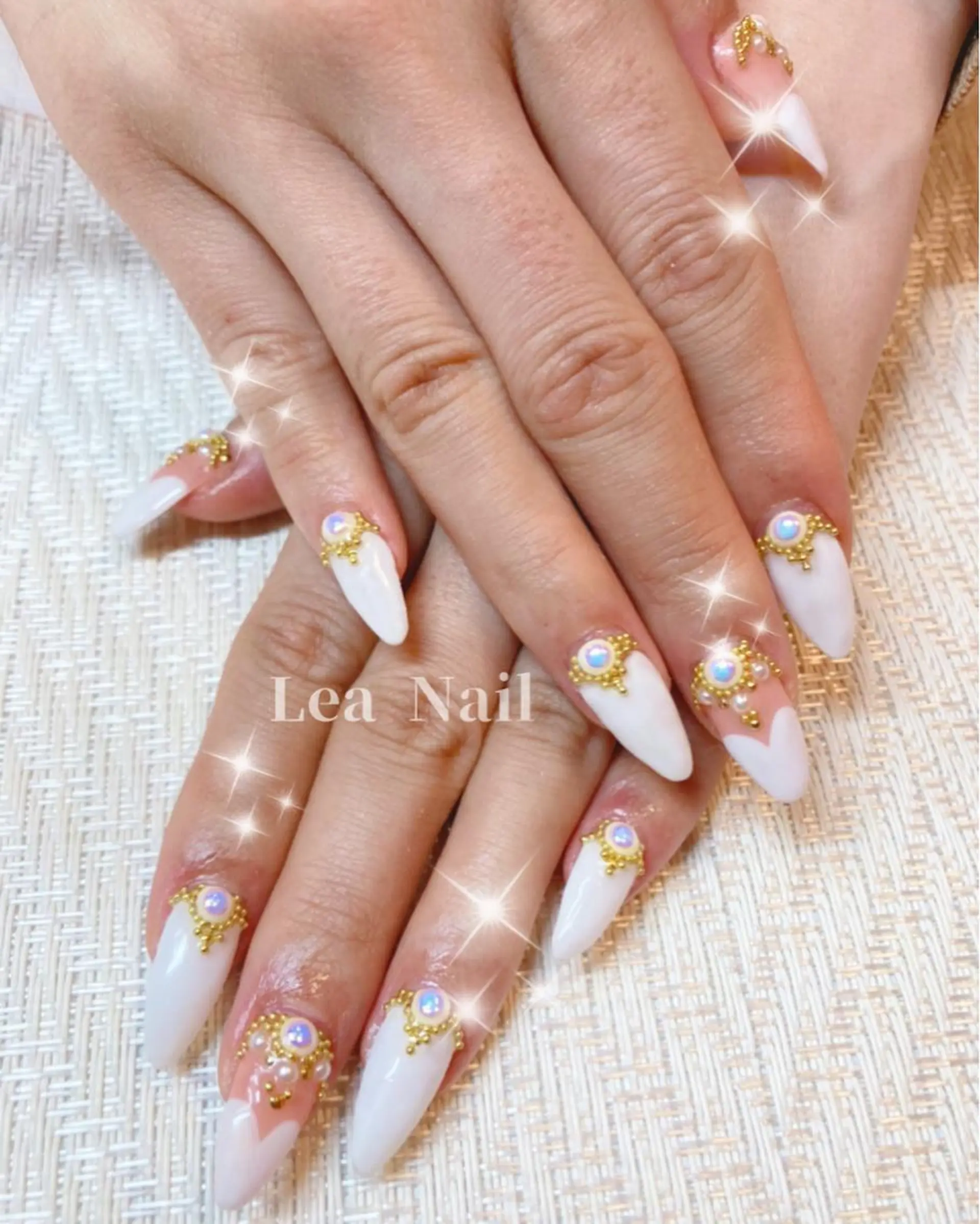 ネイル ホワイト Lea Nailのネイルデザイン