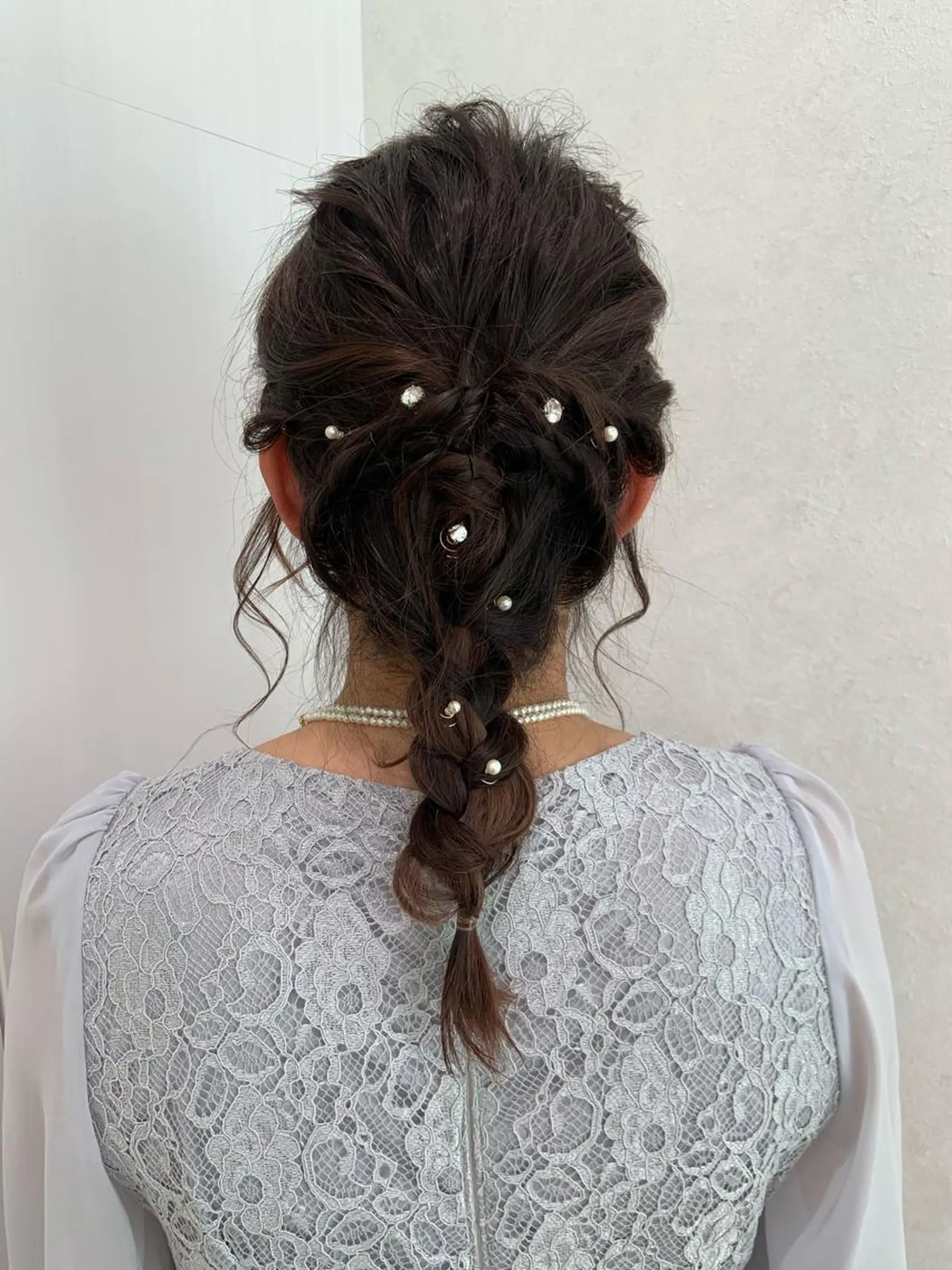 セミロング ヘアアレンジ ハイトーンカラー🤍 山下 優華のヘアスタイル