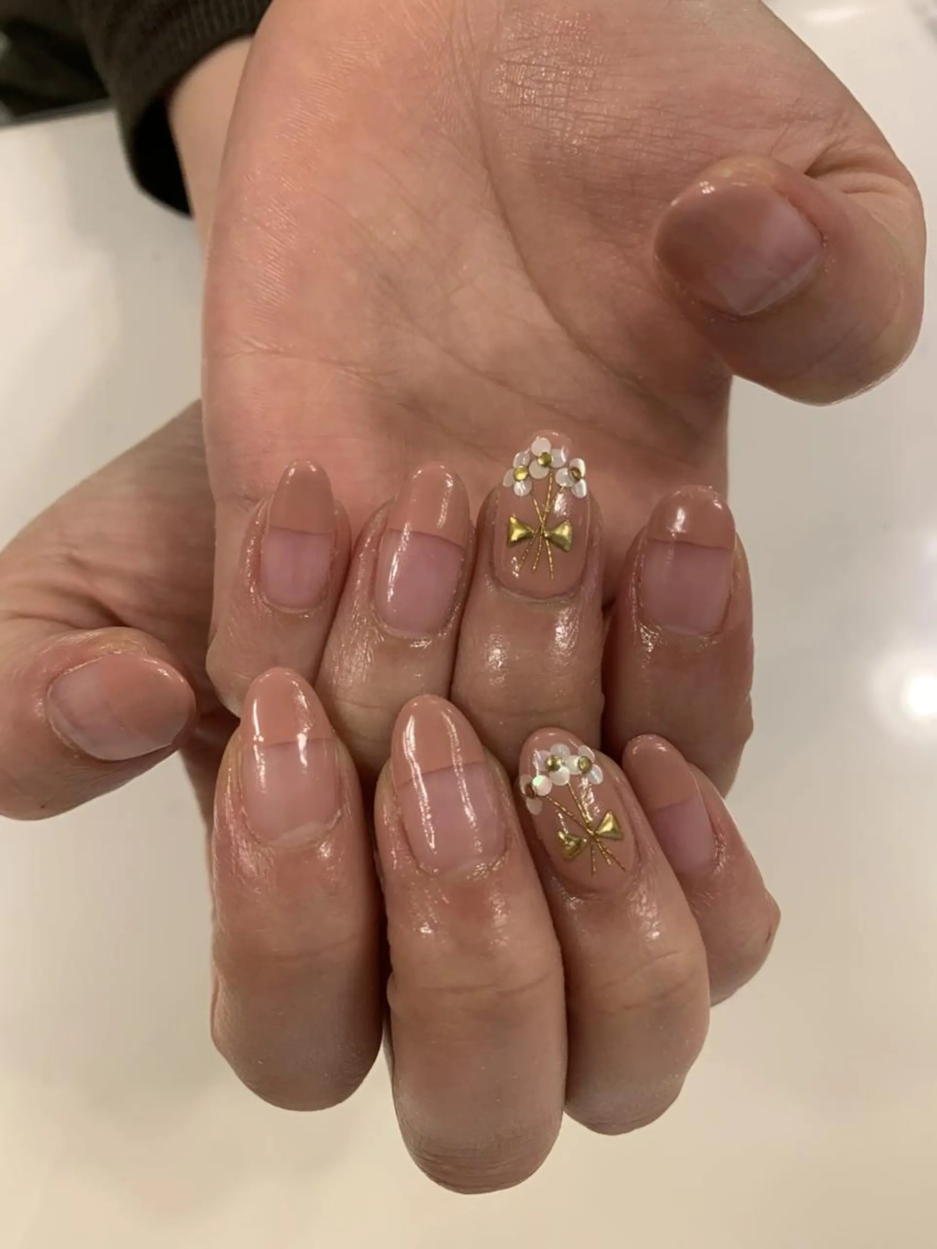 ネイル ネイルリボン 受付スタッフのネイルデザイン