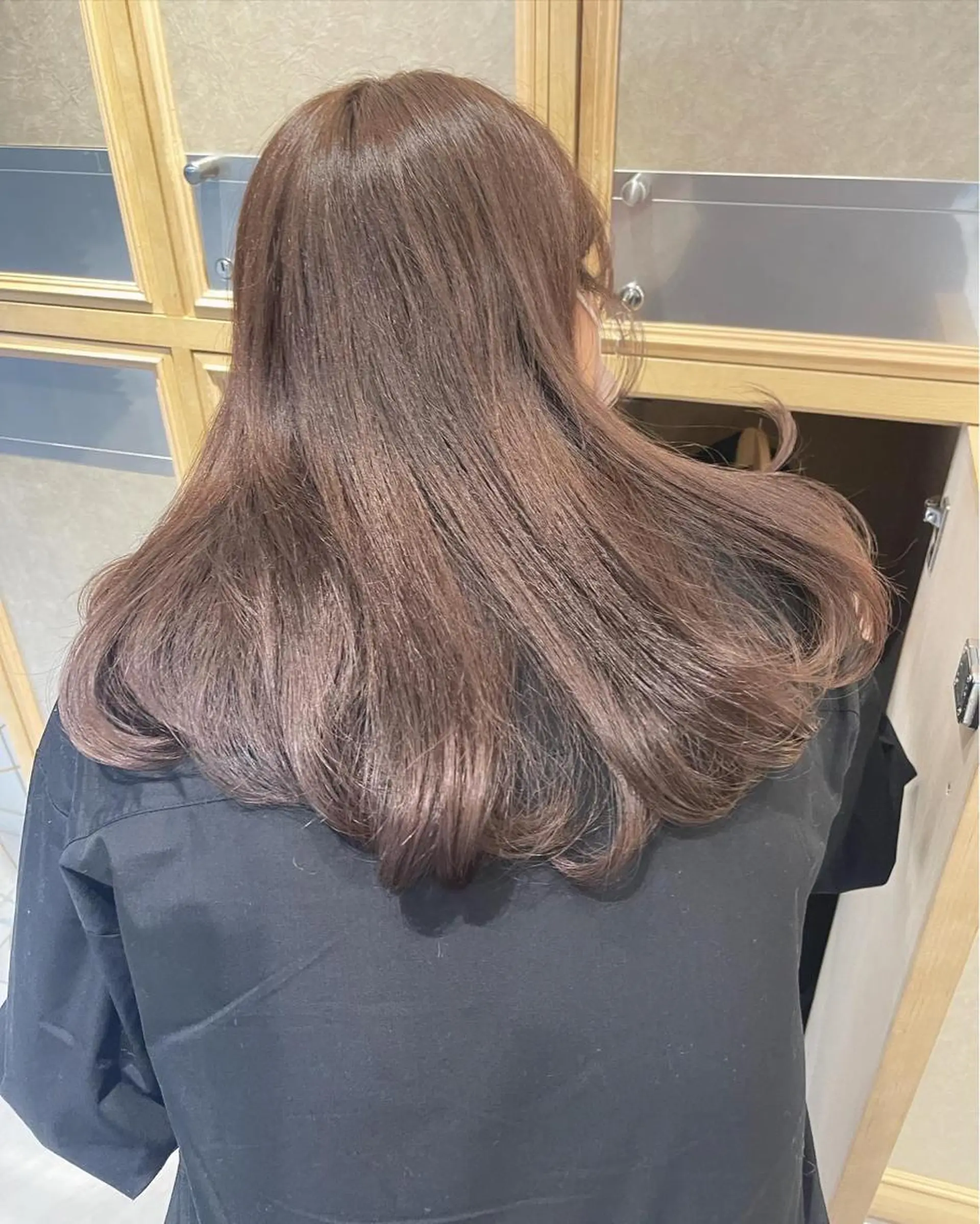 セミロング カラー アッシュ ベージュカラー ヘアカラー トリートメント ヘッドスパ ラベンダー/レイヤー スタイル🤎mamiのヘアスタイル