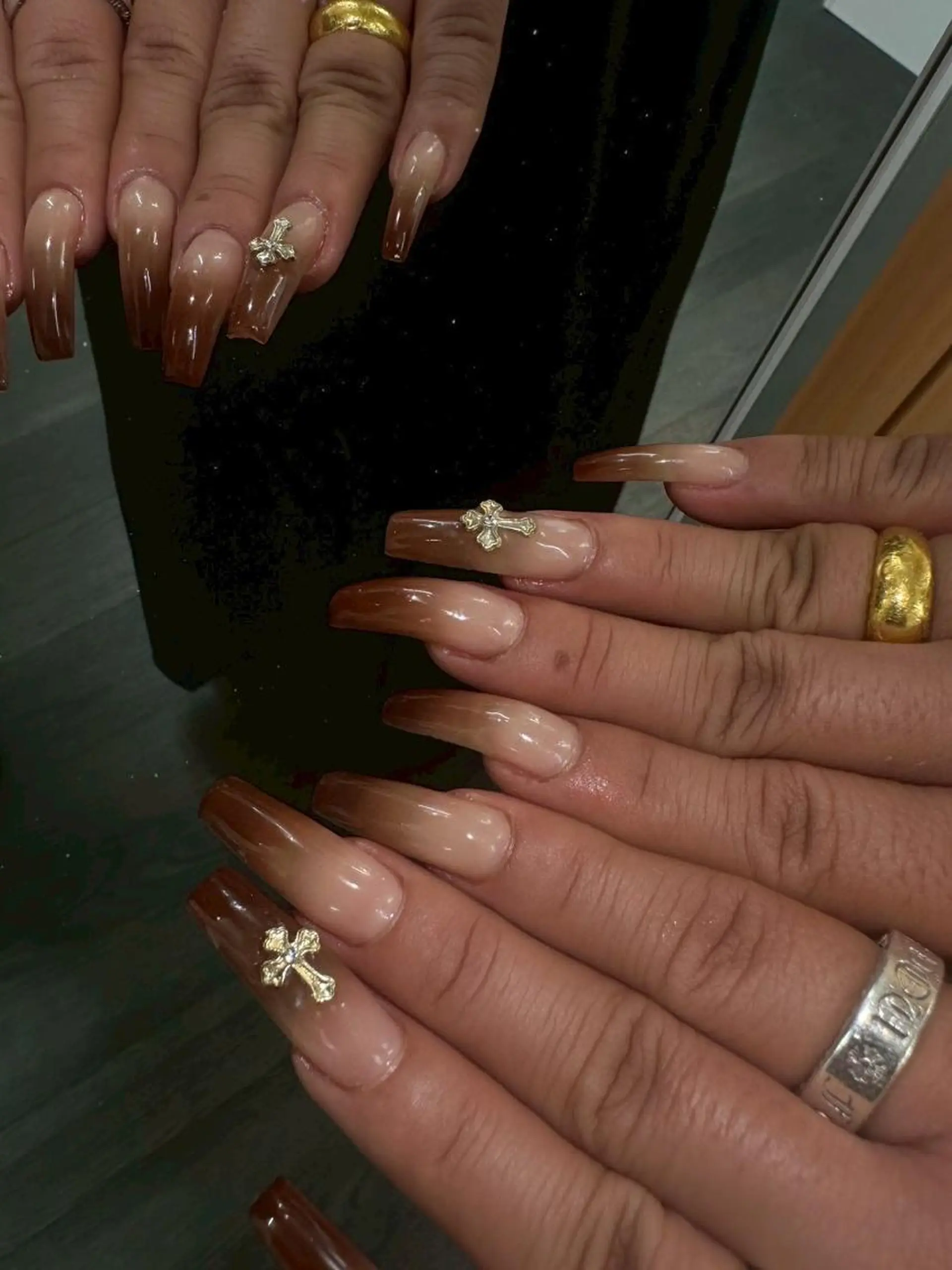 ネイル オーロラネイル ボルドー クリアネイル フラッシュネイル フットネイル ハンドネイル 濱名萌/長さだし パラジェルフィルインのネイルデザイン