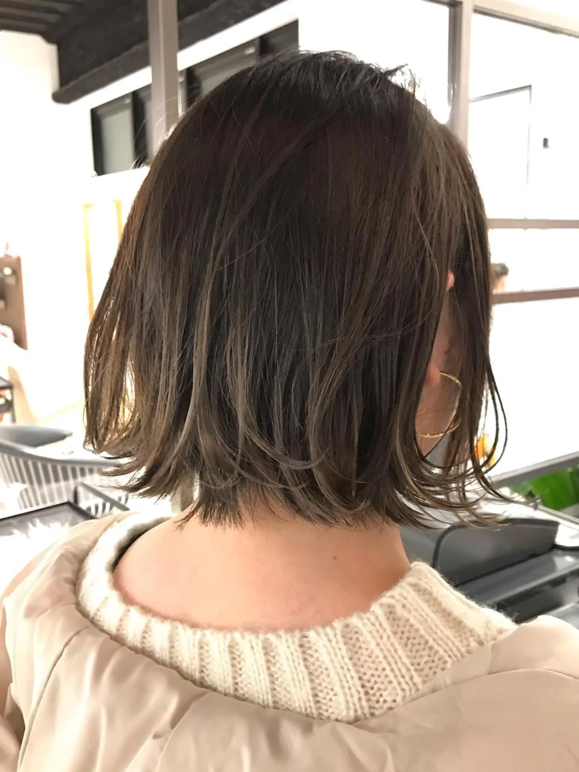 ショート カラー グラデーションカラー ハイライトカラー ハイライト 外ハネヘア パパで店長な戸田 健治【ショートヘア】のヘアスタイル