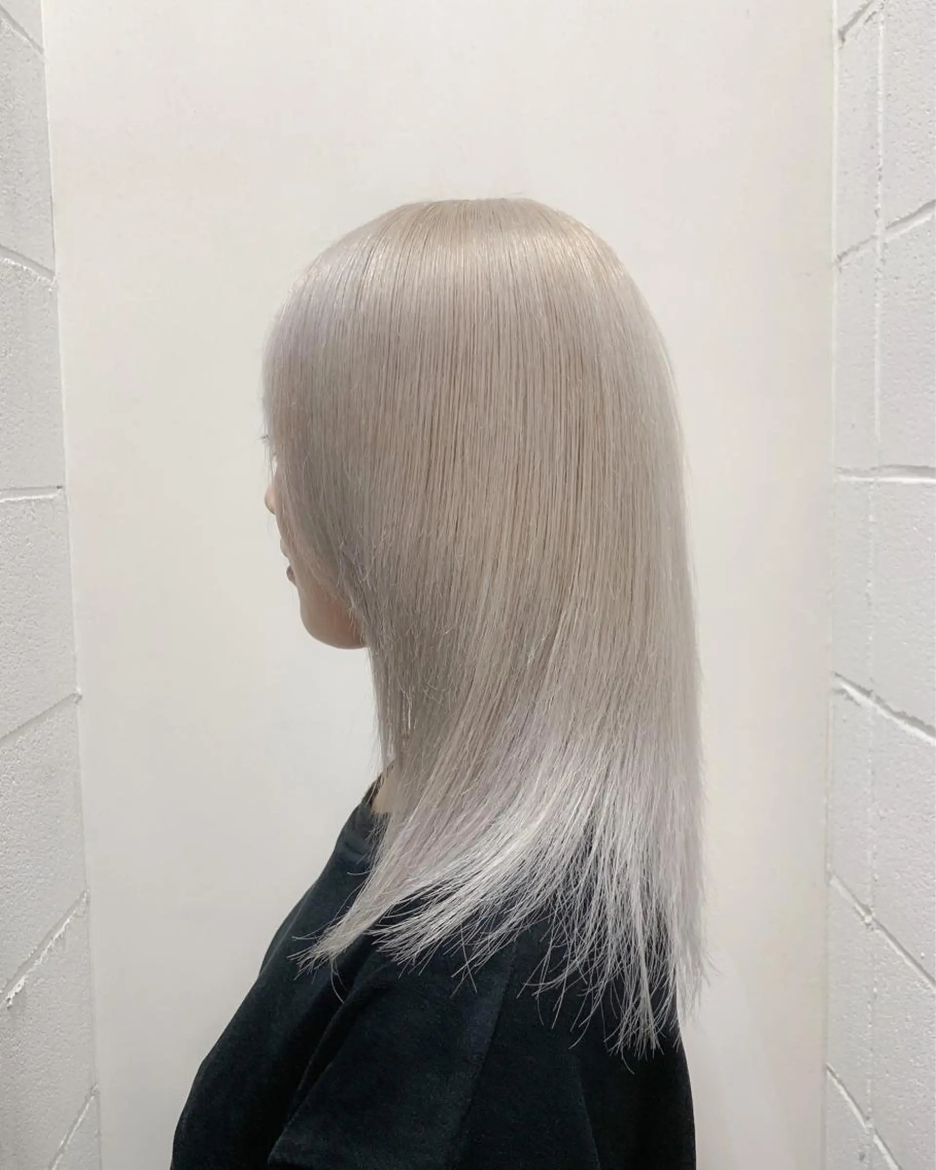 セミロング カラー ブリーチ ブロンド ホワイトブロンド ヘアカラー トリートメント THE./ブリーチ 透感カラー/髪質改善のヘアスタイル