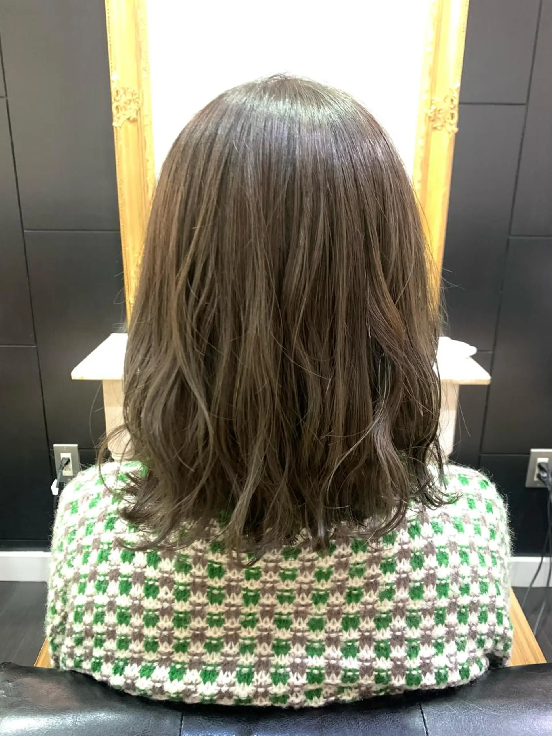 ミディアム アッシュ ヘアカラー ヘッドスパ イケダ ハルカのヘアスタイル