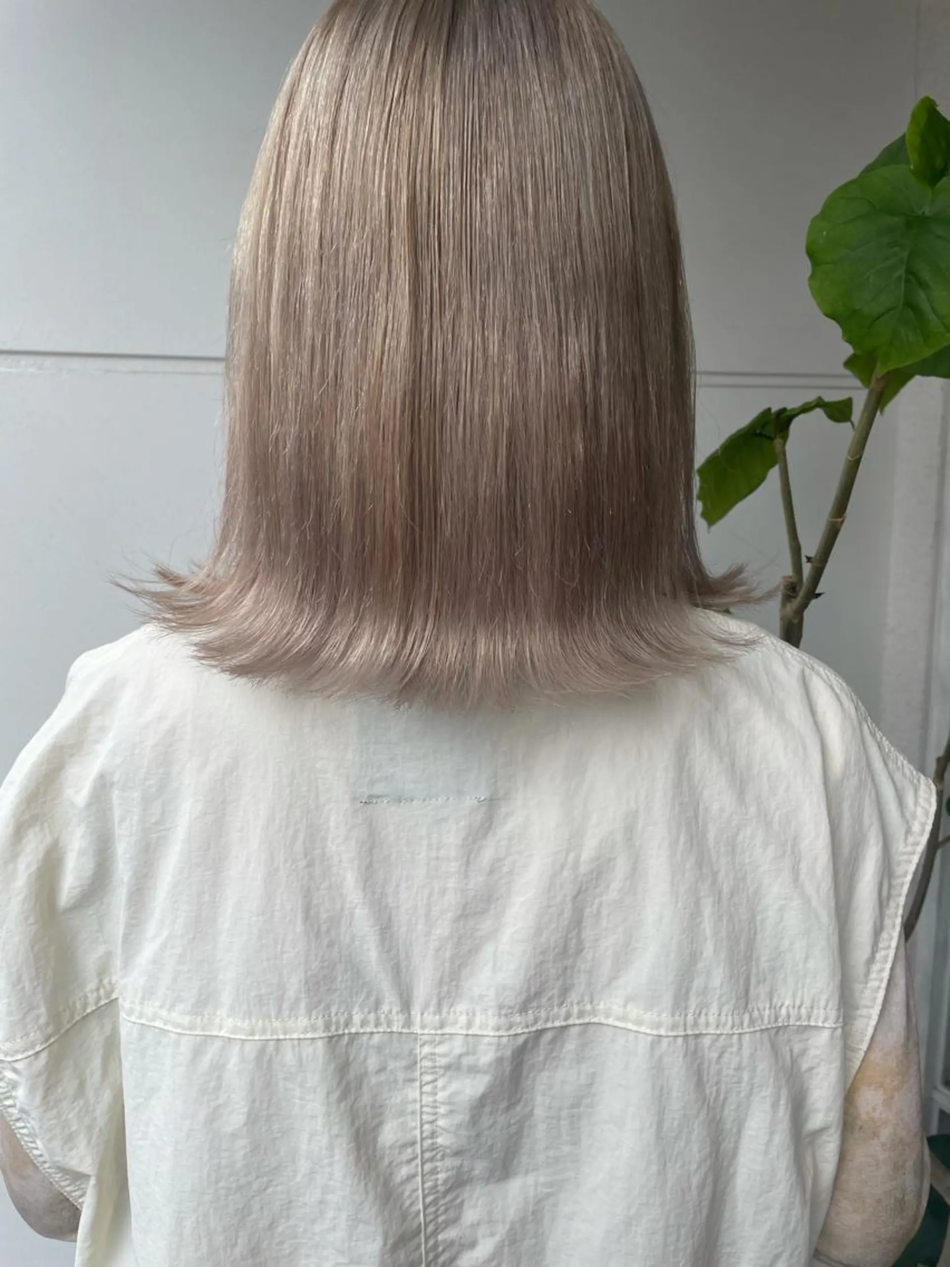 セミロング カラー ヘアアレンジ ブリーチ グレージュ ヘアカラー たかいわ みきのヘアスタイル