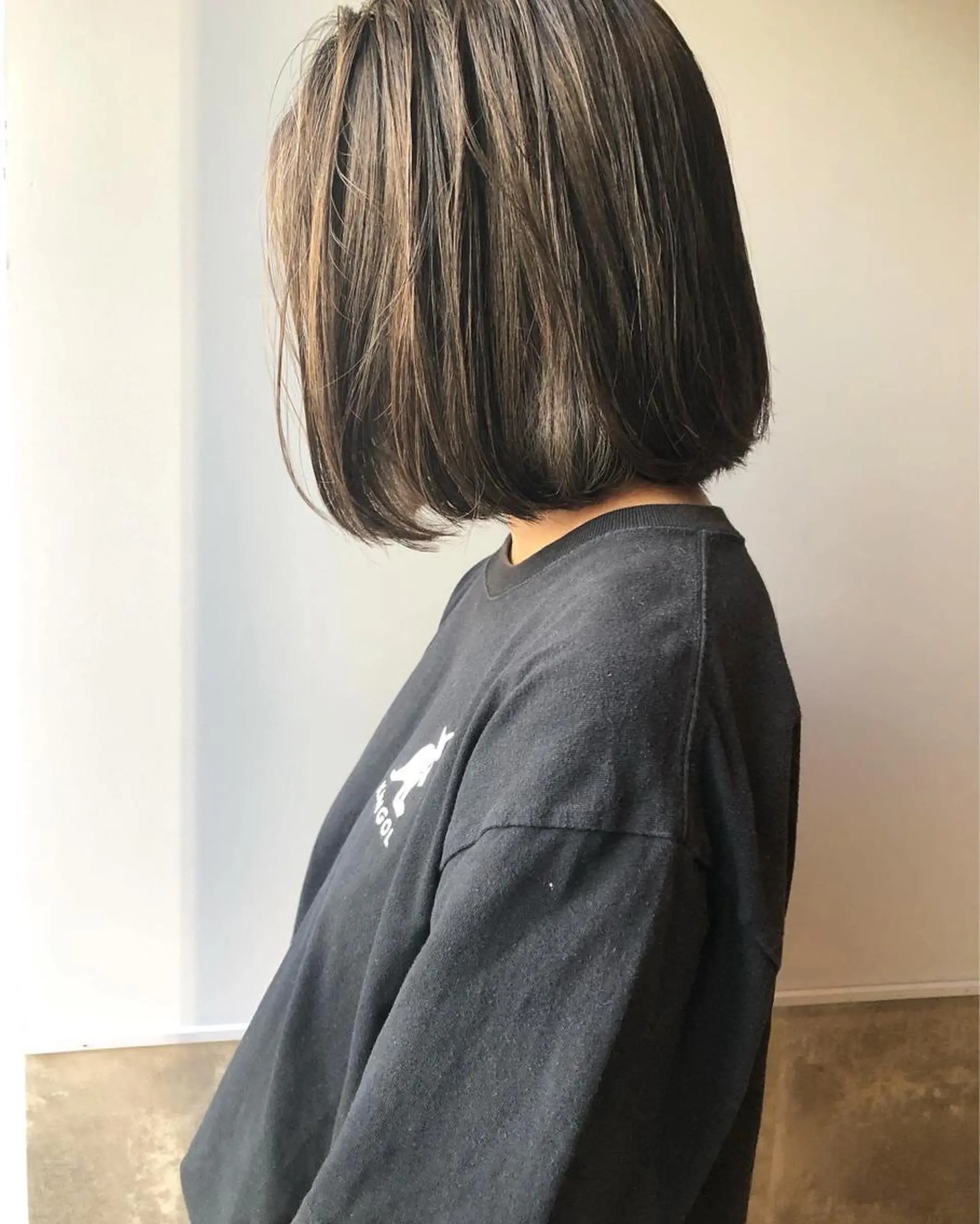 ミディアム ボブ ハイライト ケアブリーチ/ エクステ/レイヤーのヘアスタイル