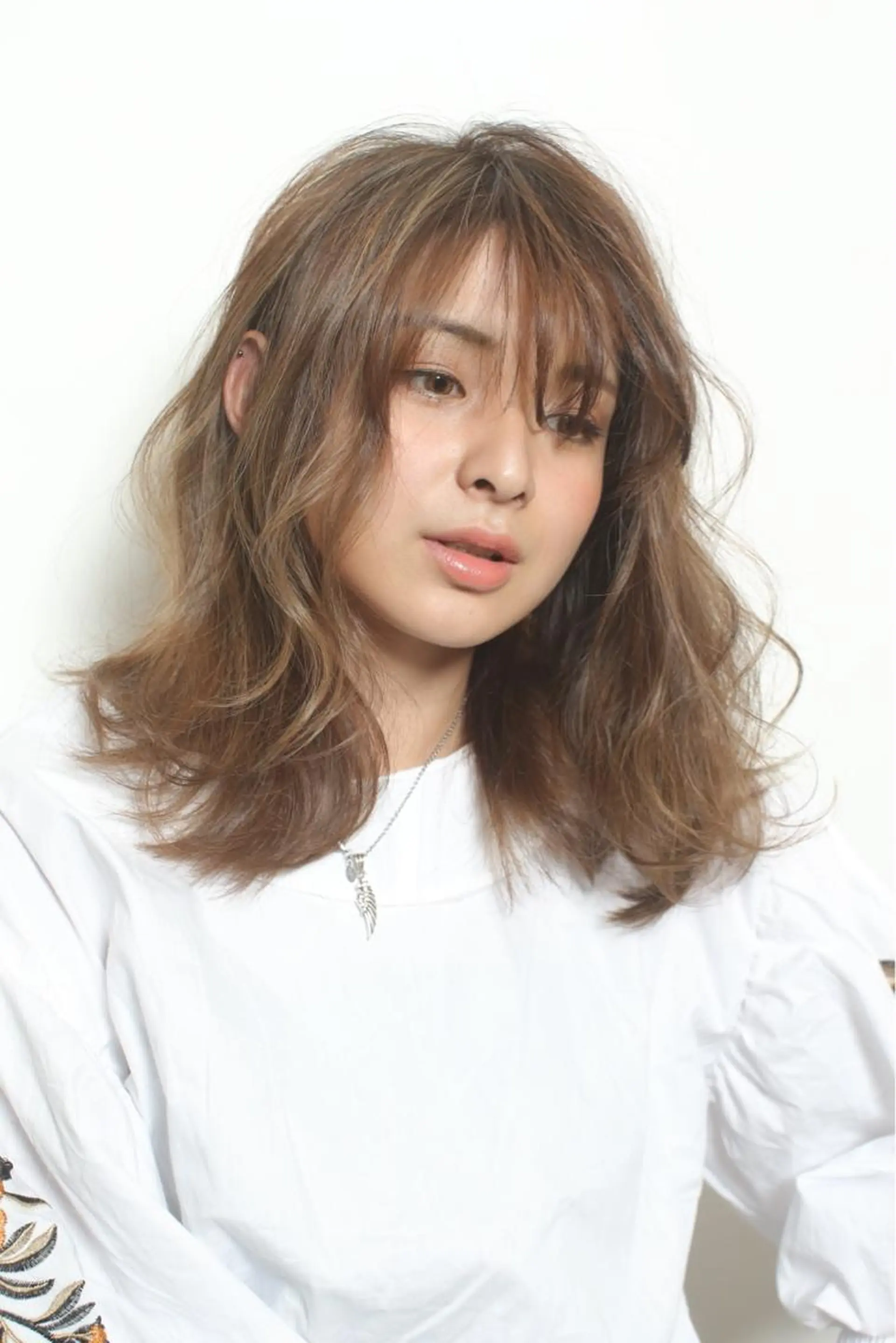 セミロング カラー ハイライトカラー ハイライト Lee 甲子園のヘアスタイル