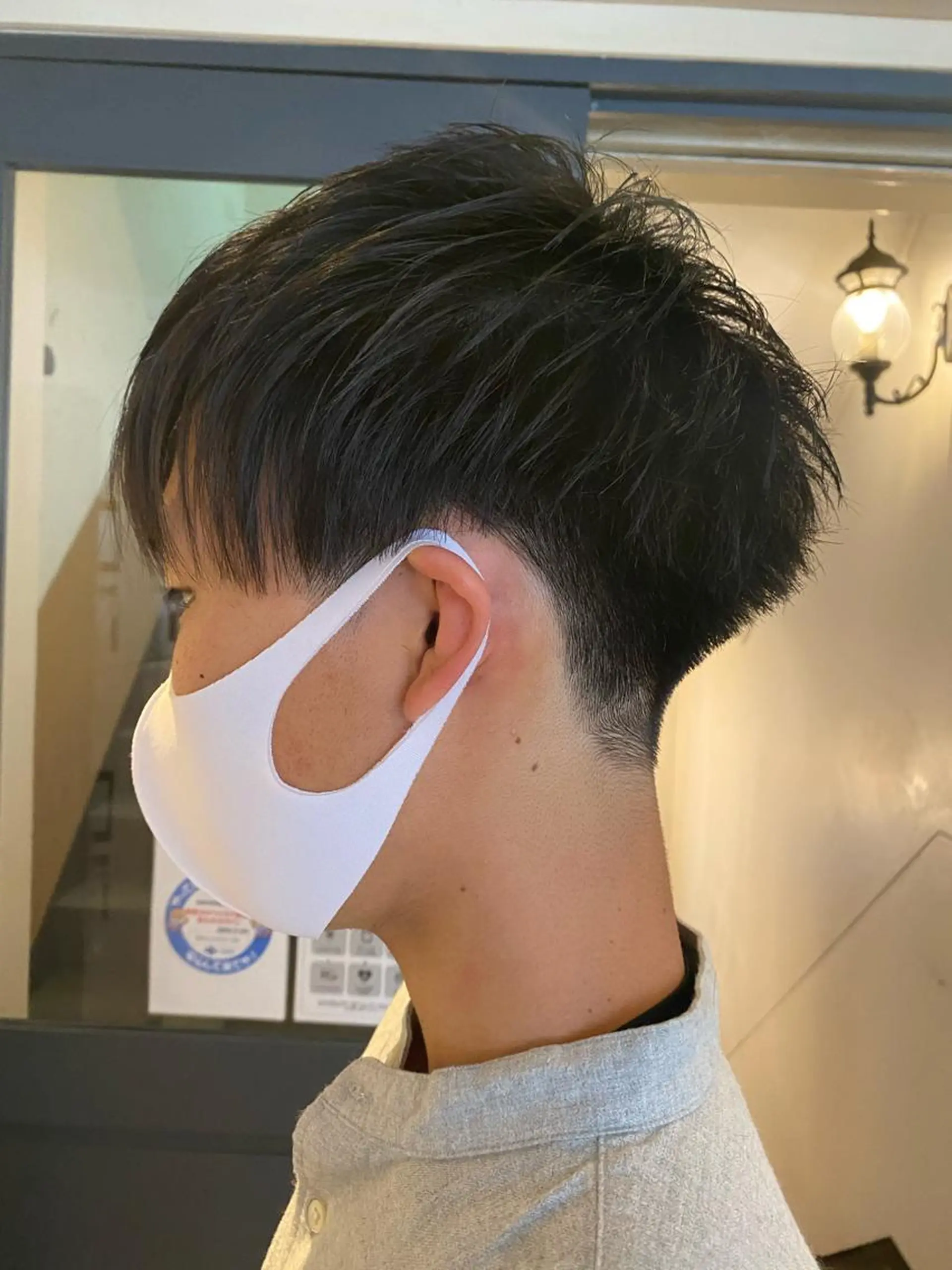 メンズ 梅田ハイトーン チダ ヒナノのヘアスタイル