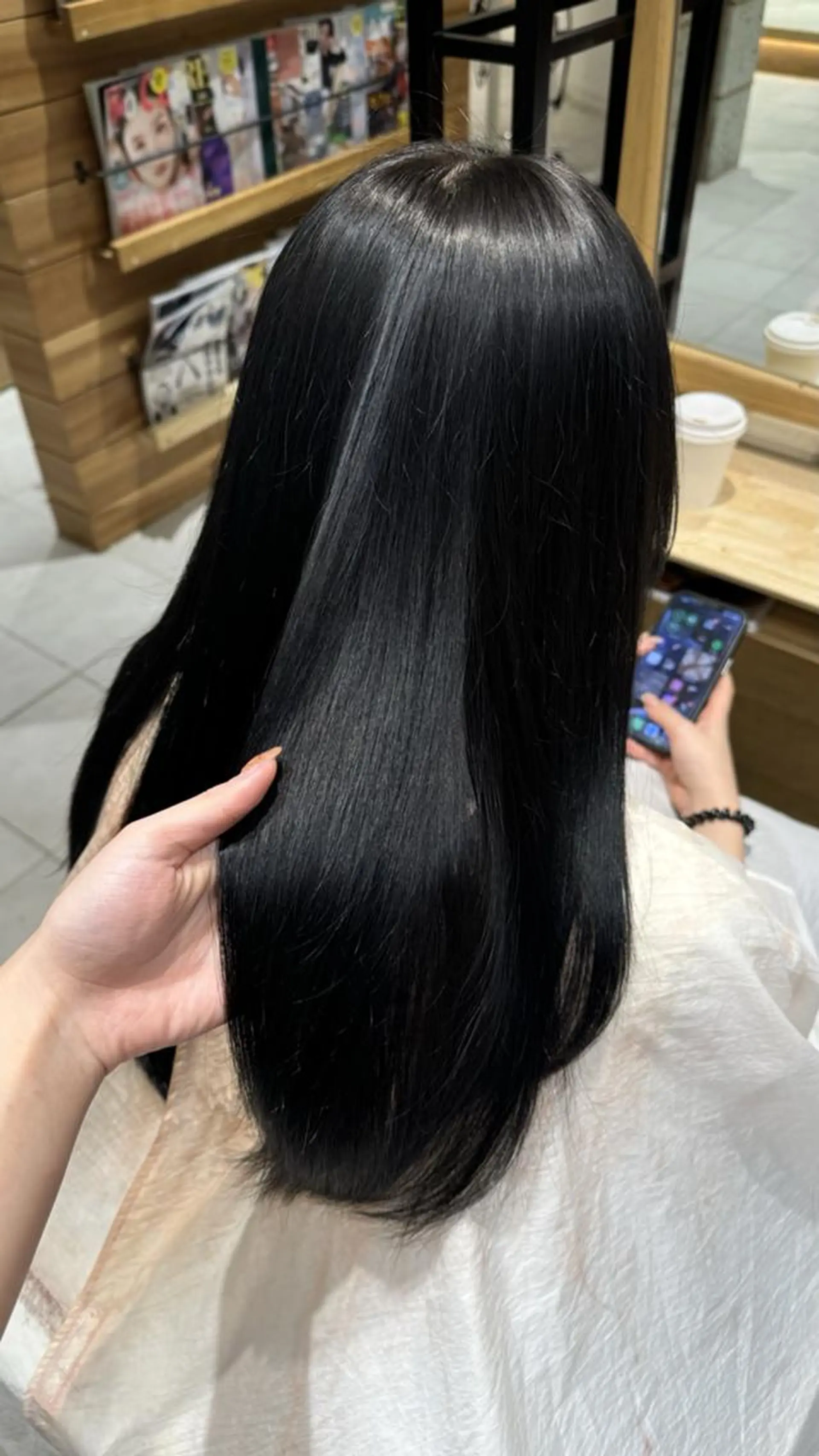 ロング NIYONAIR 濱田芽衣のヘアスタイル