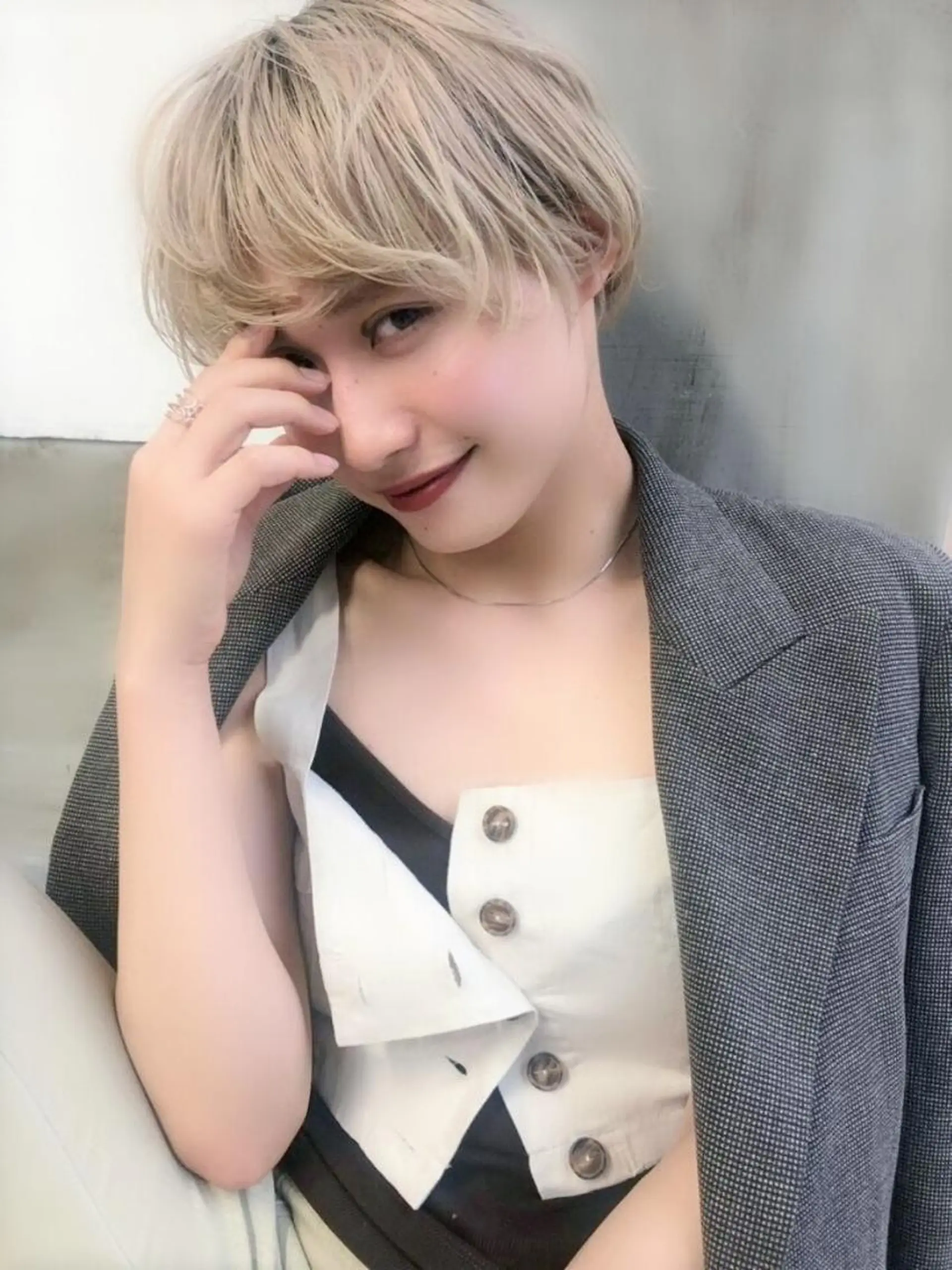 セミロング カット ヘアカラー トリートメント 肌馴染みくすみカラー 花房 佑夏のヘアスタイル