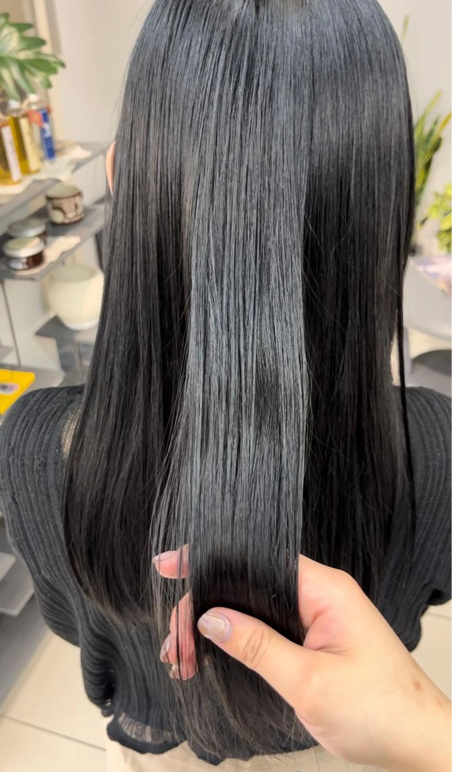 セミロング カラー ボブ・顔まわり 💎愛唯(めい)のヘアスタイル