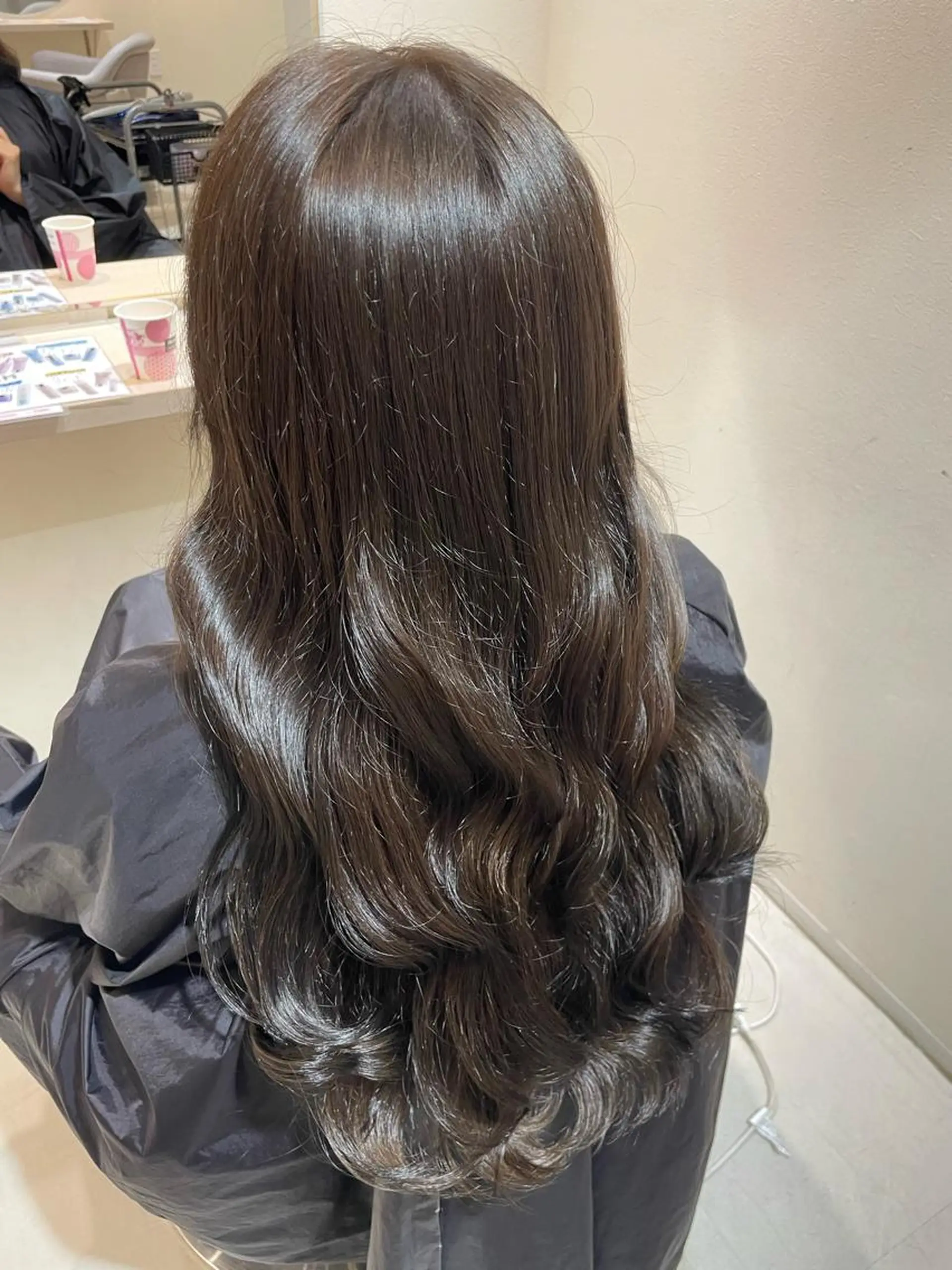 ロング CreBiA ten_【クレビアテン】所属・crebia 漢人 美海／レイヤーカットのヘアスタイル