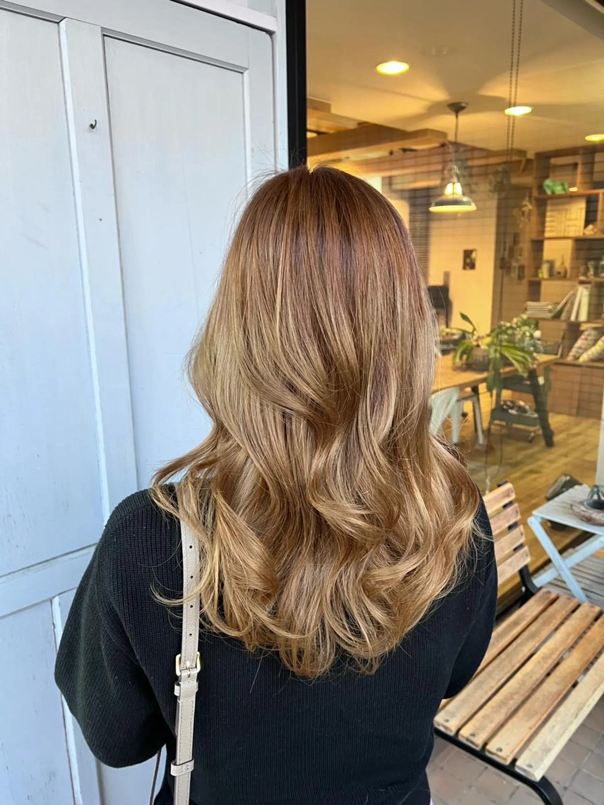 ロング カラー ベージュカラー ブリーチ ヘアカラー トリートメント ツキダテ ユイのヘアスタイル