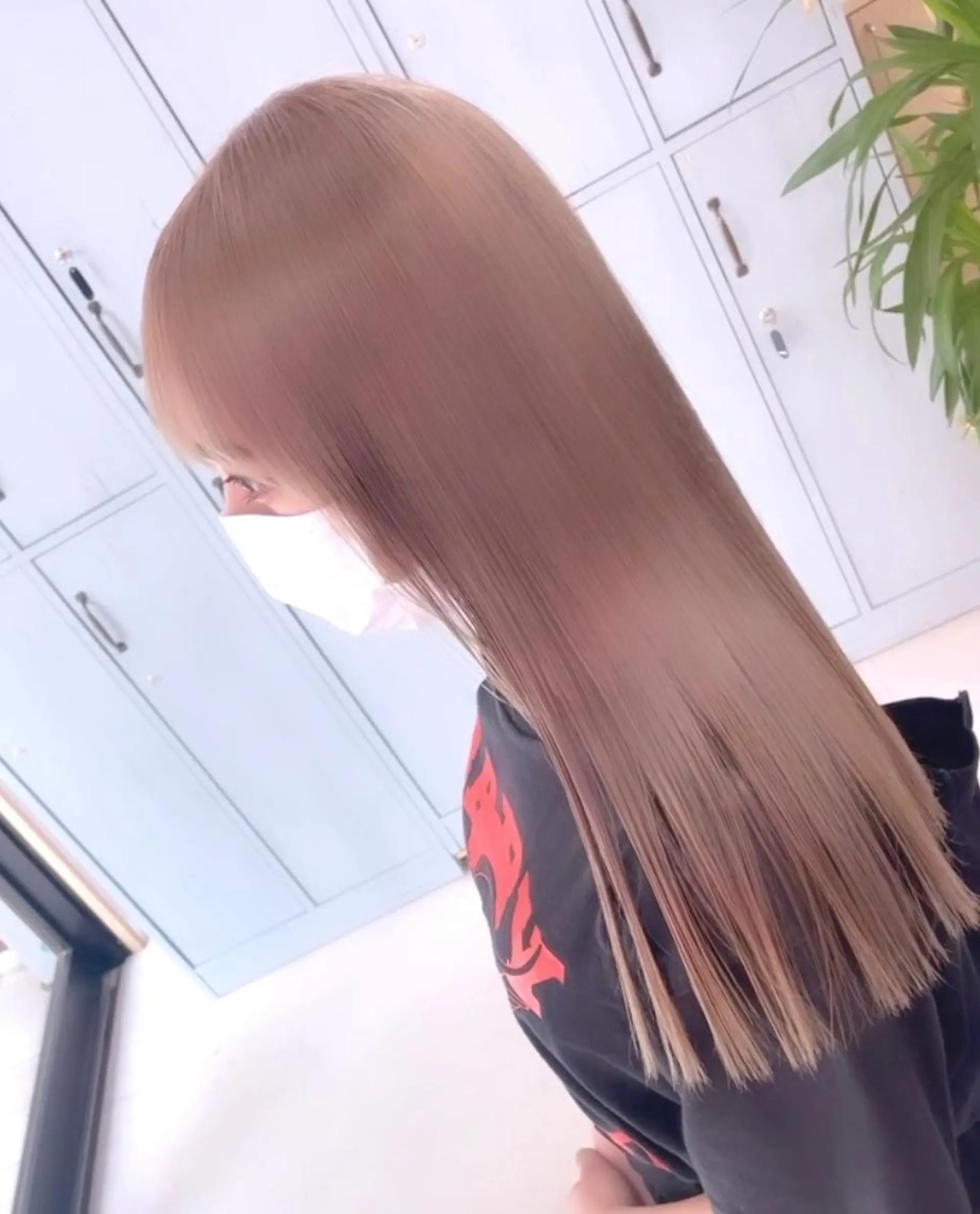 セミロング カラー アッシュ アッシュグレー アッシュグレージュ バレイヤージュ ミストバング ヘアカラー トリートメント ブリーチ指名No.1 MANATO🎨🌈のヘアスタイル