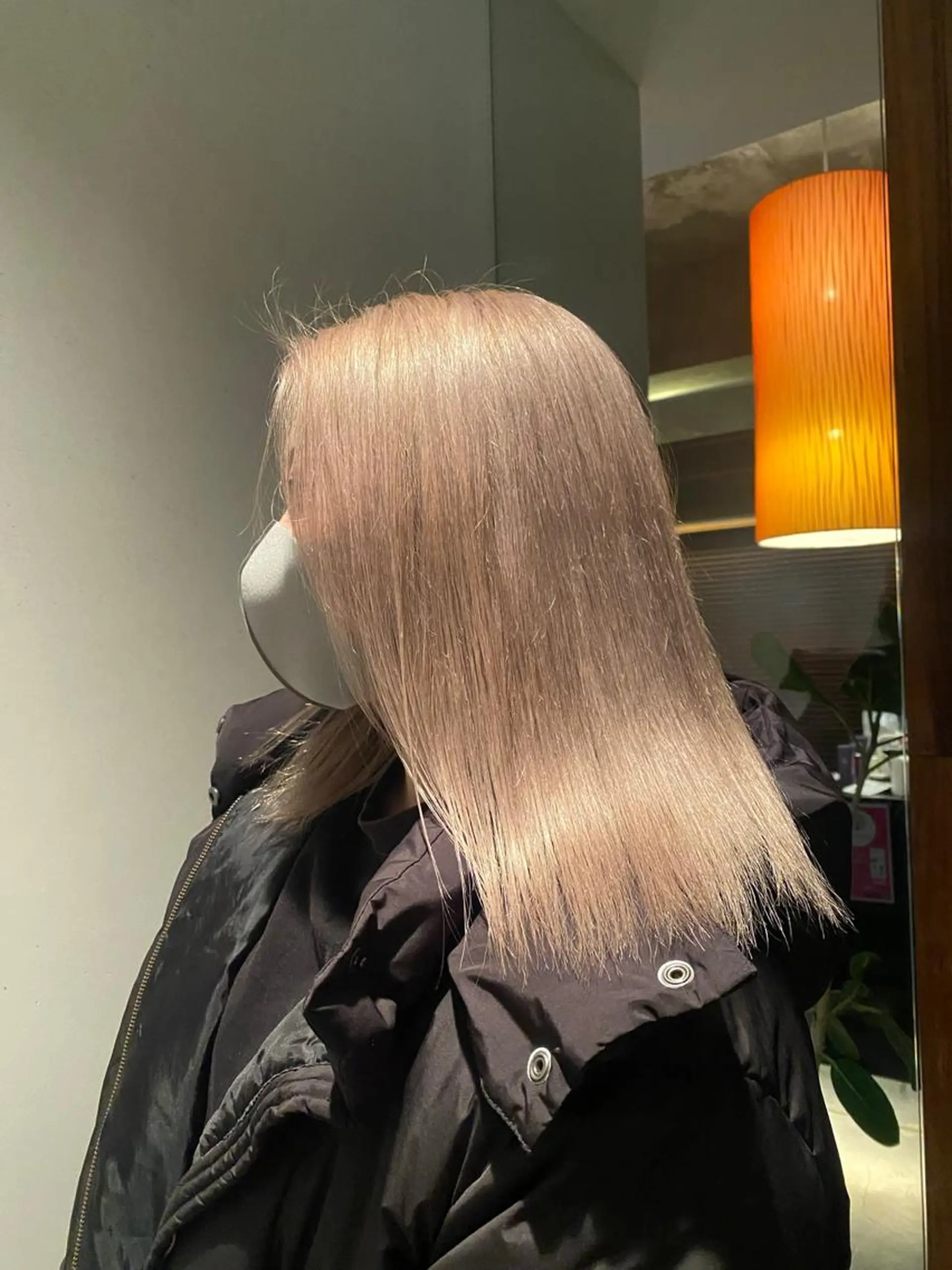 セミロング カラー ベージュカラー ブリーチ ハイトーンカラー ホワイトベージュ カット ヘアカラー トリートメント 中井 一葉のヘアスタイル