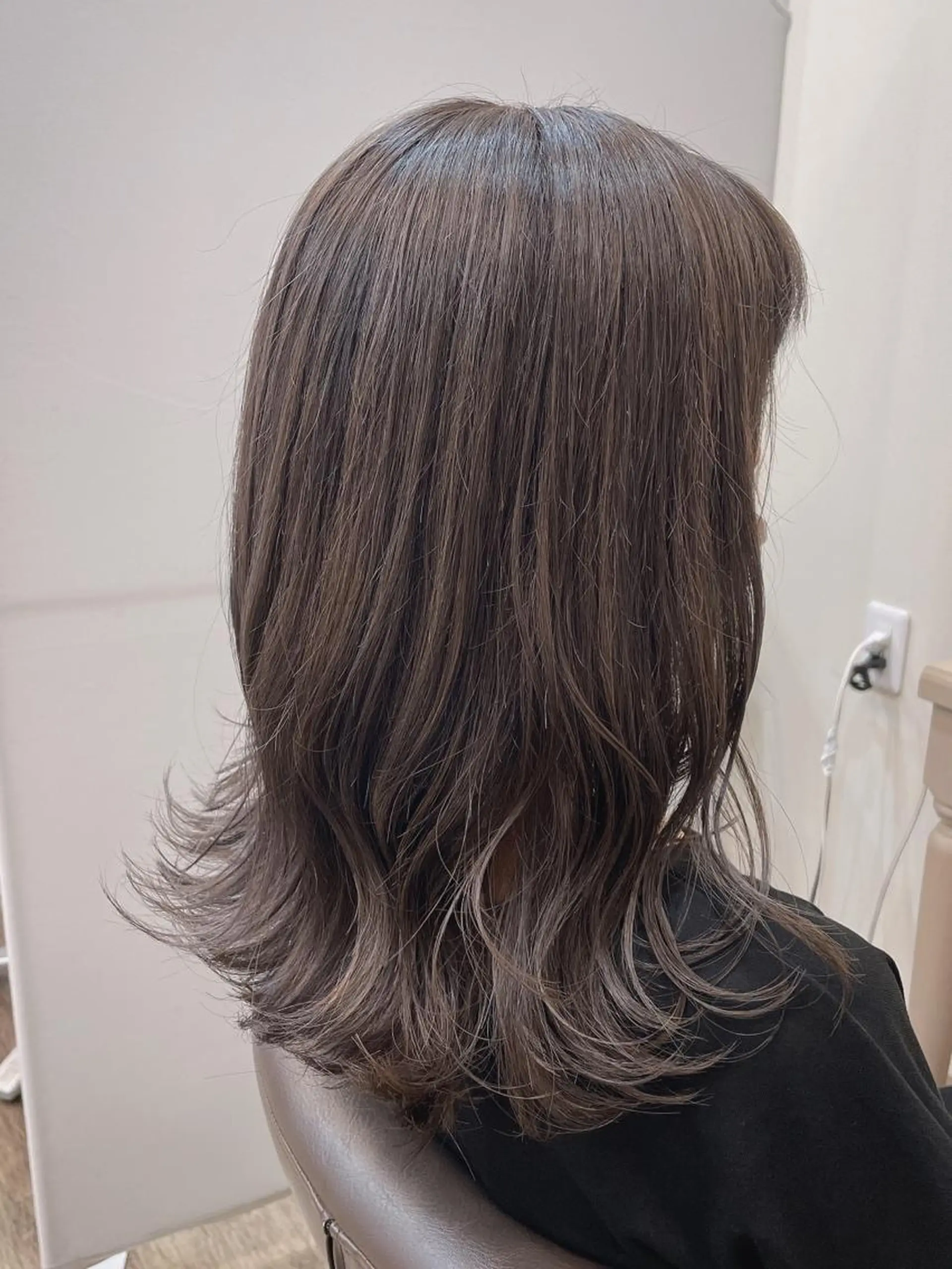 セミロング カラー アッシュ アッシュグレー ハイライトカラー ハイライト ヘアカラー 尚平 40代からの 髪質改善専門のその他イメージ