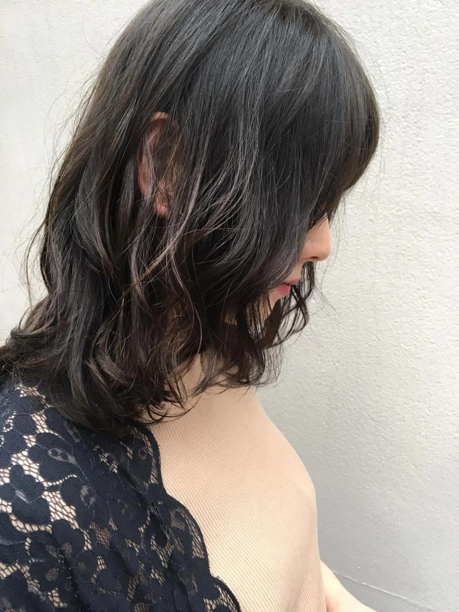 ミディアム カラー THE DAY所属・AKI HASHIMOTOのヘアスタイル